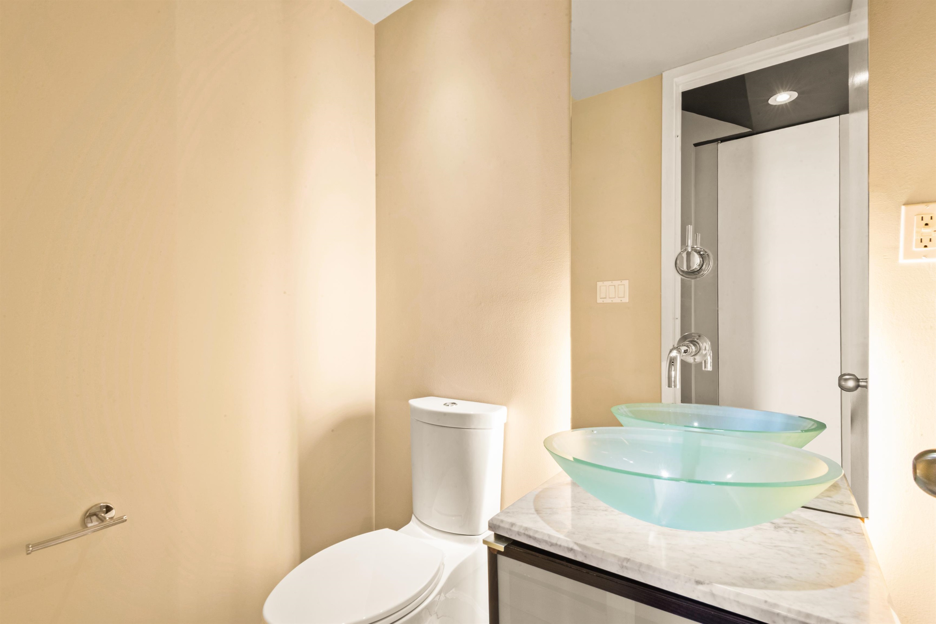 526 MANILA AVE Unit: 2