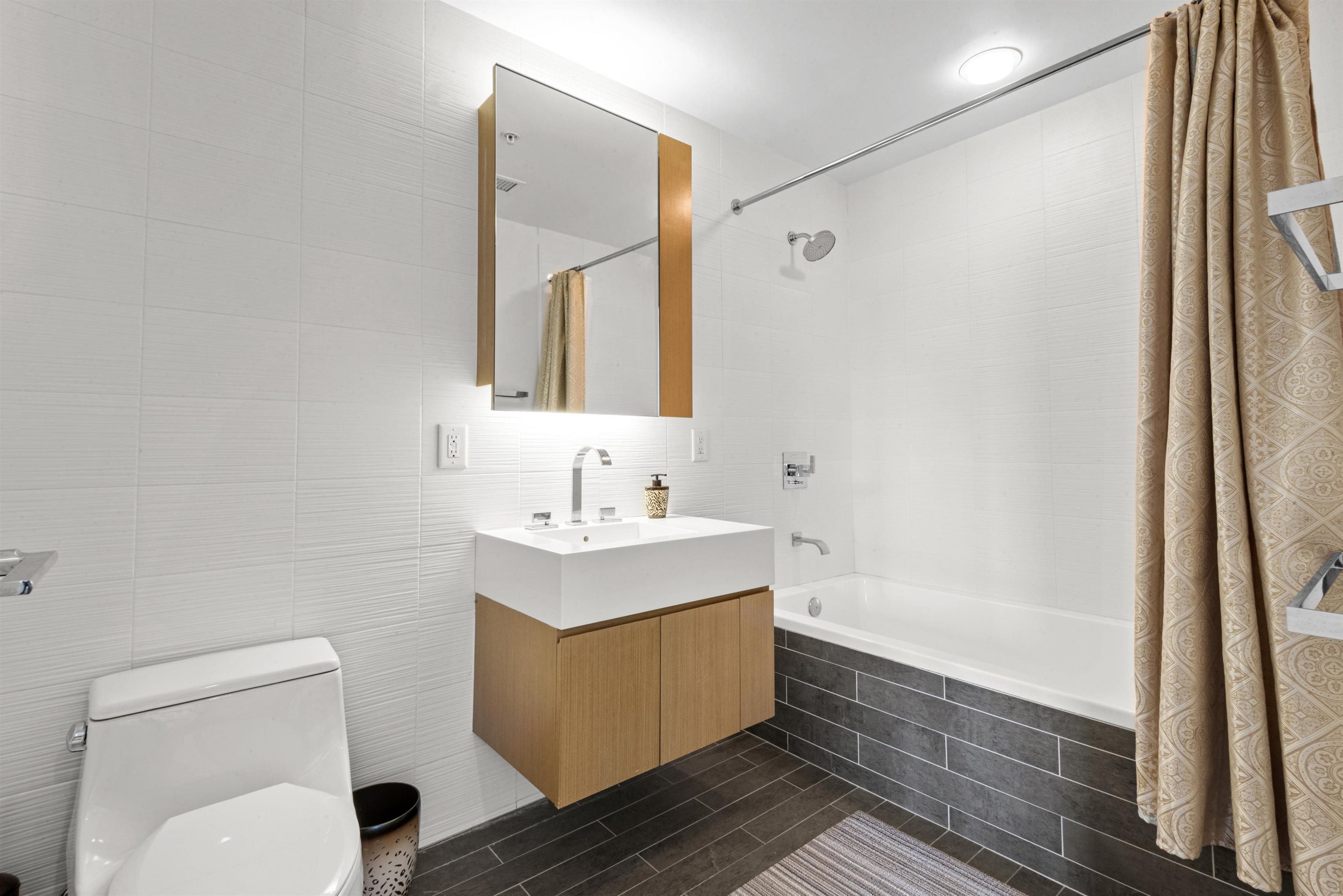 77 HUDSON ST Unit: PH 4806