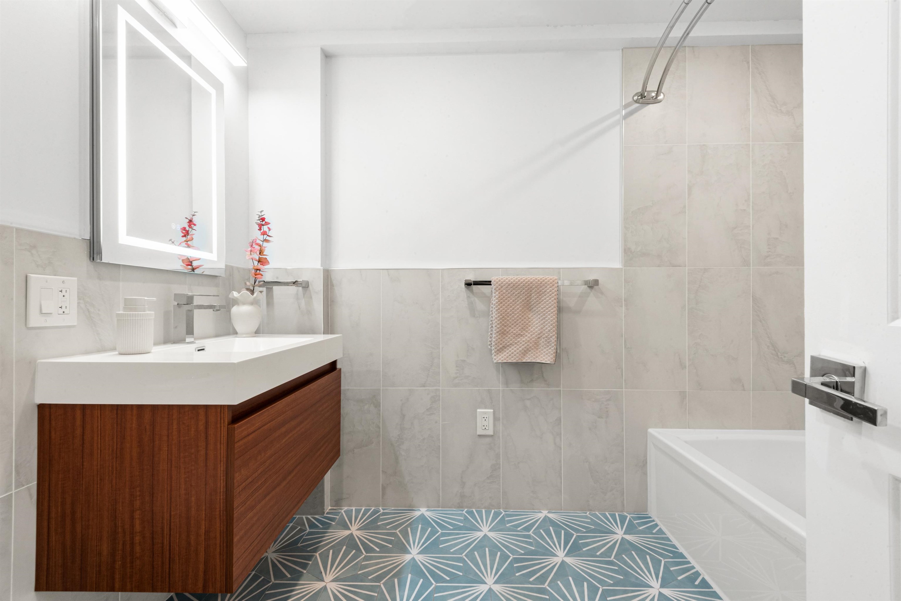 223 MONTGOMERY ST Unit: 1