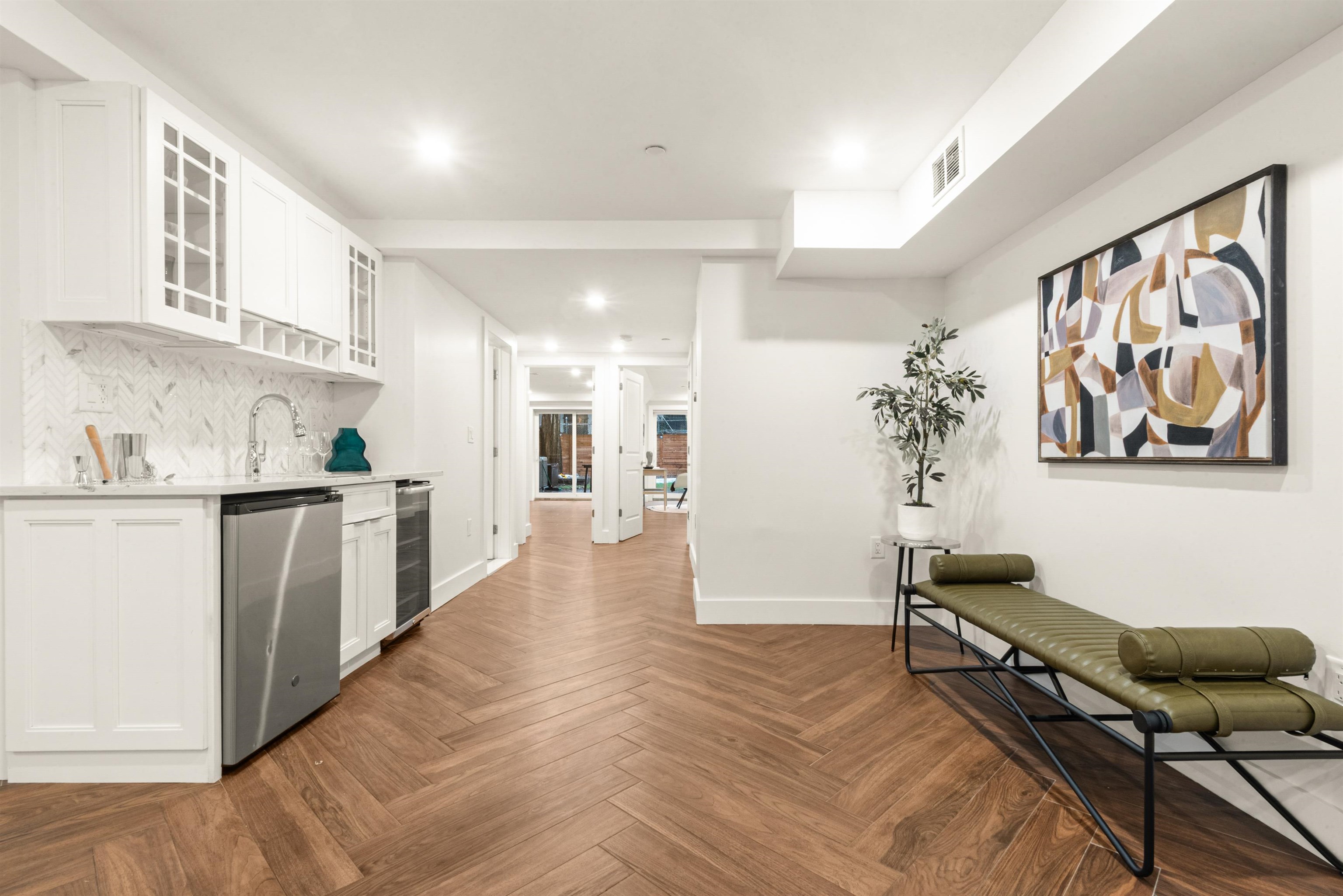 223 MONTGOMERY ST Unit: 1