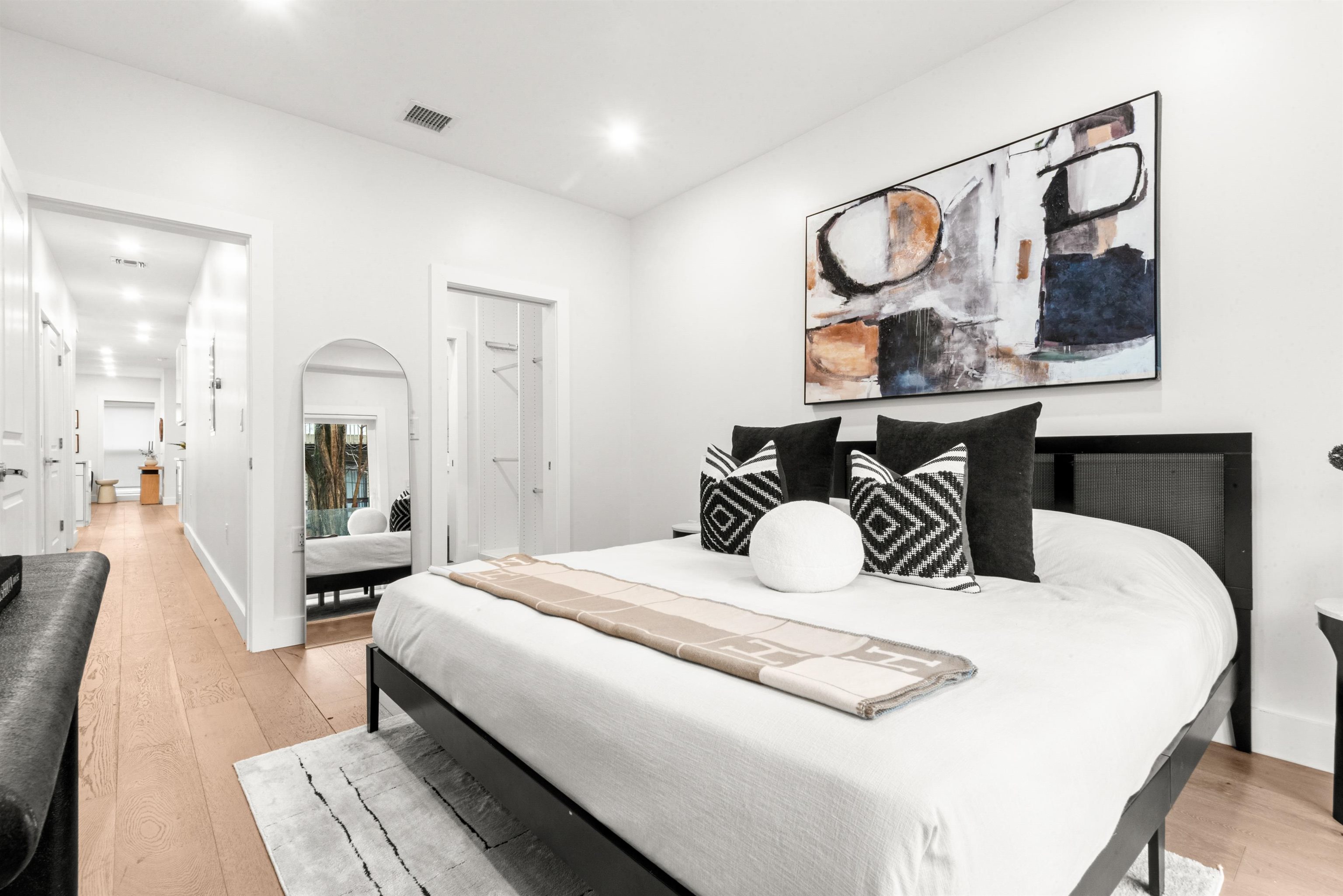 223 MONTGOMERY ST Unit: 1