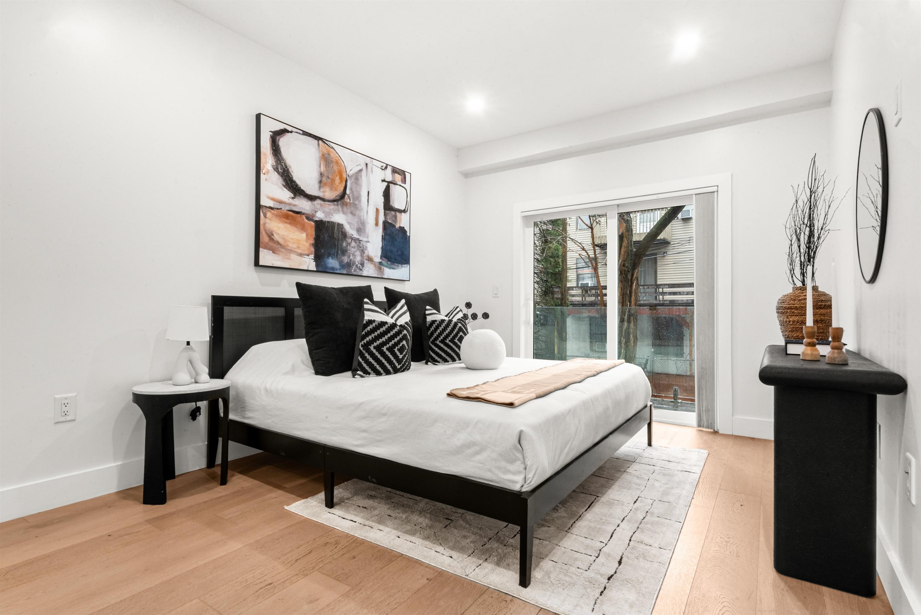 223 MONTGOMERY ST Unit: 1