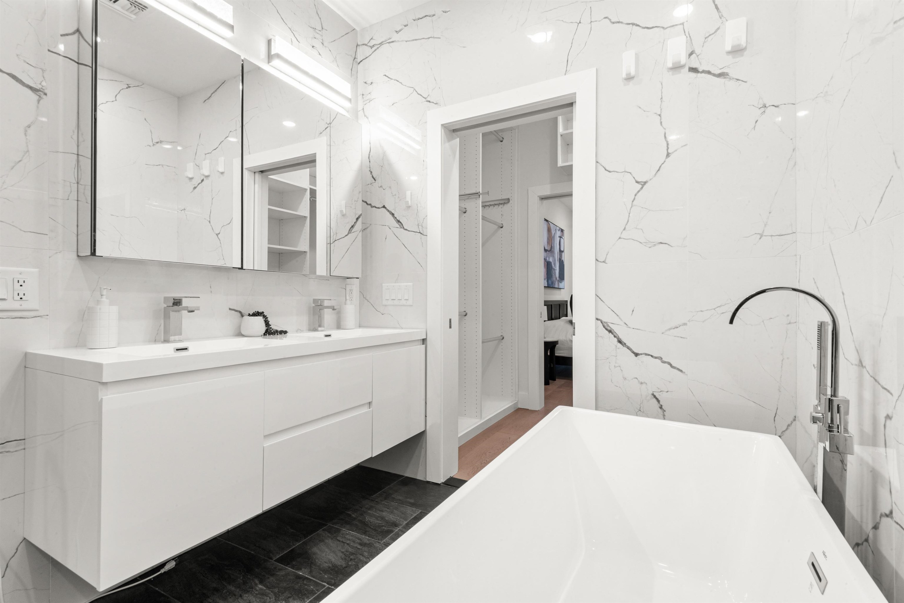 223 MONTGOMERY ST Unit: 1