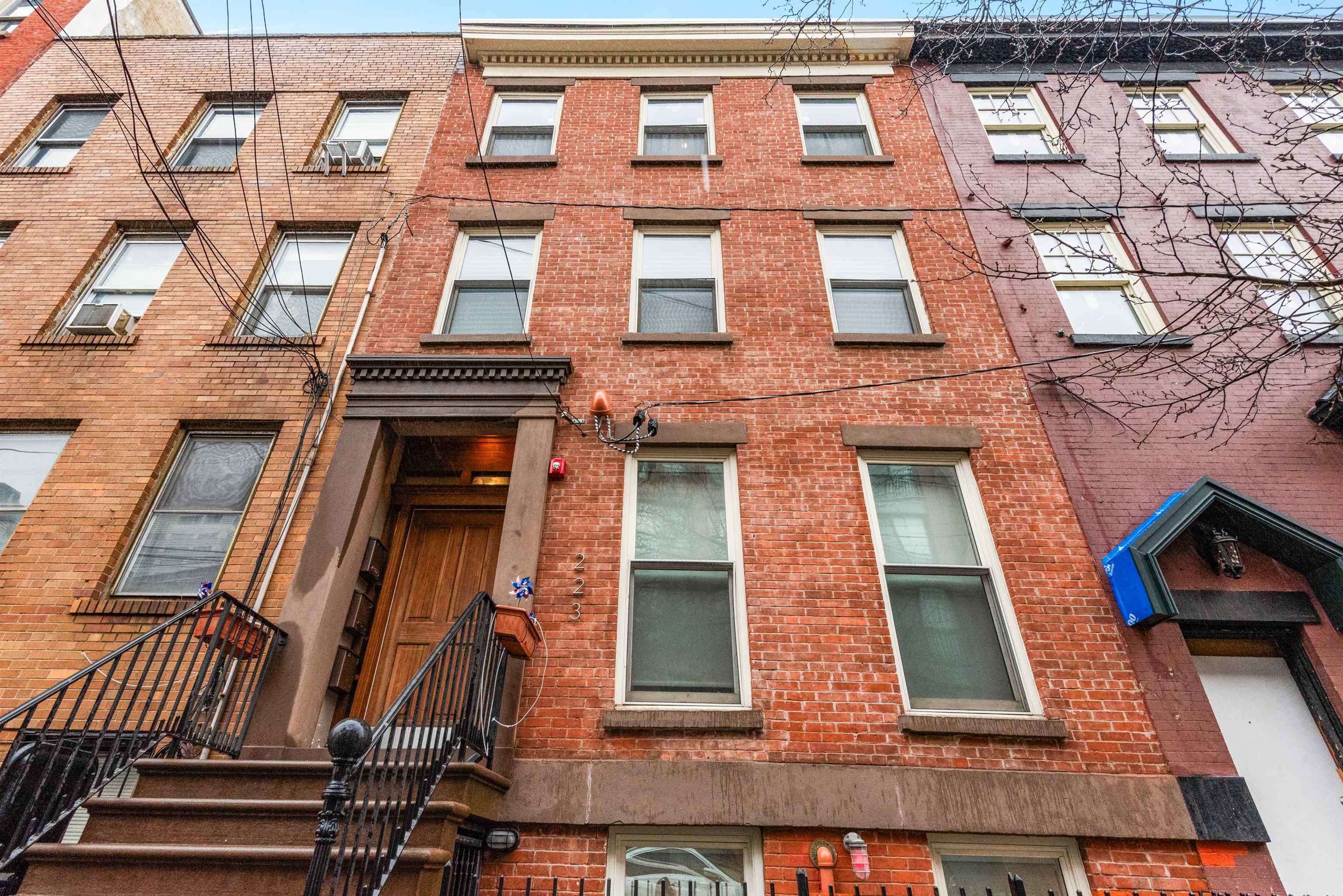 223 MONTGOMERY ST Unit: 1