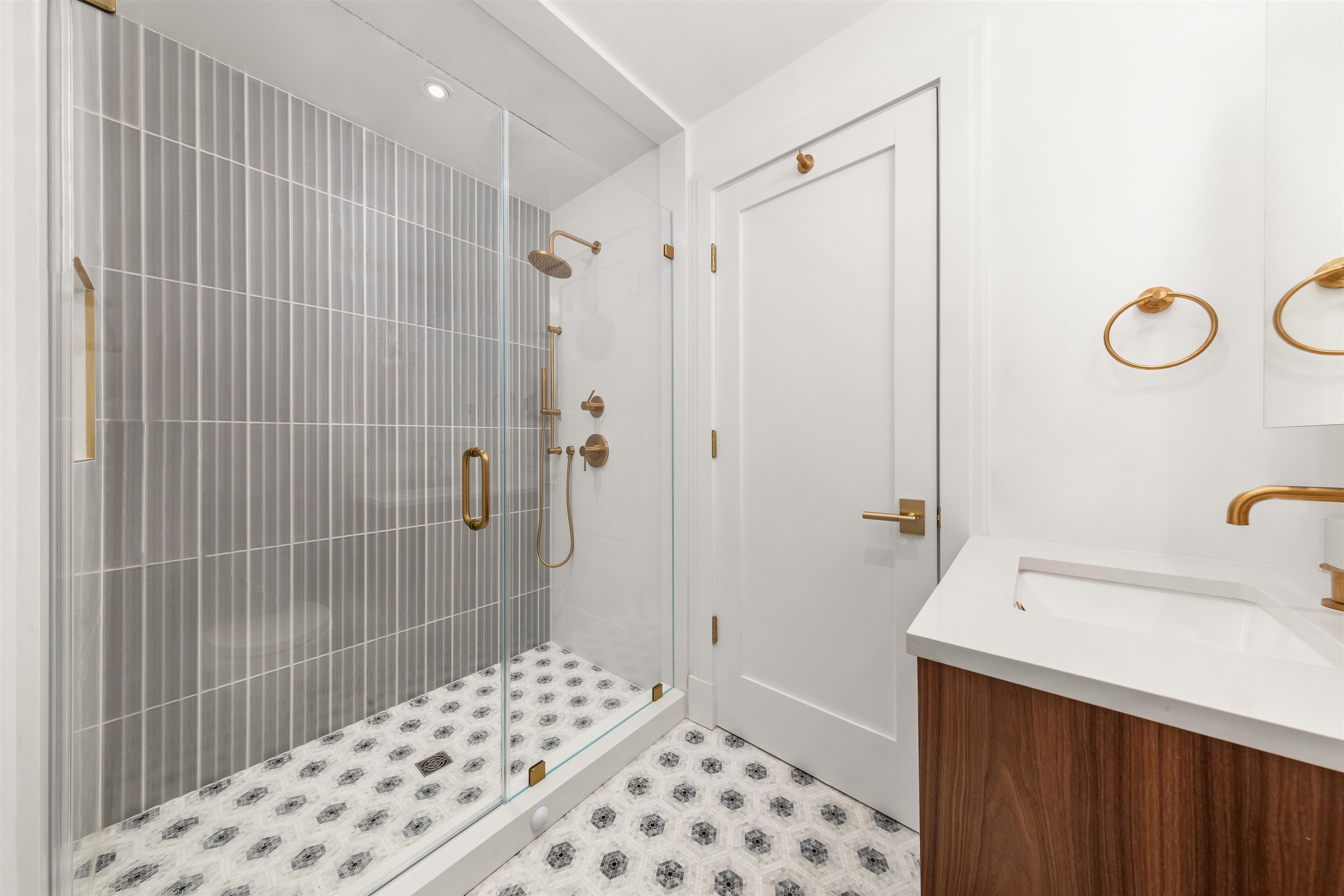 219-221 WARREN ST Unit: 1