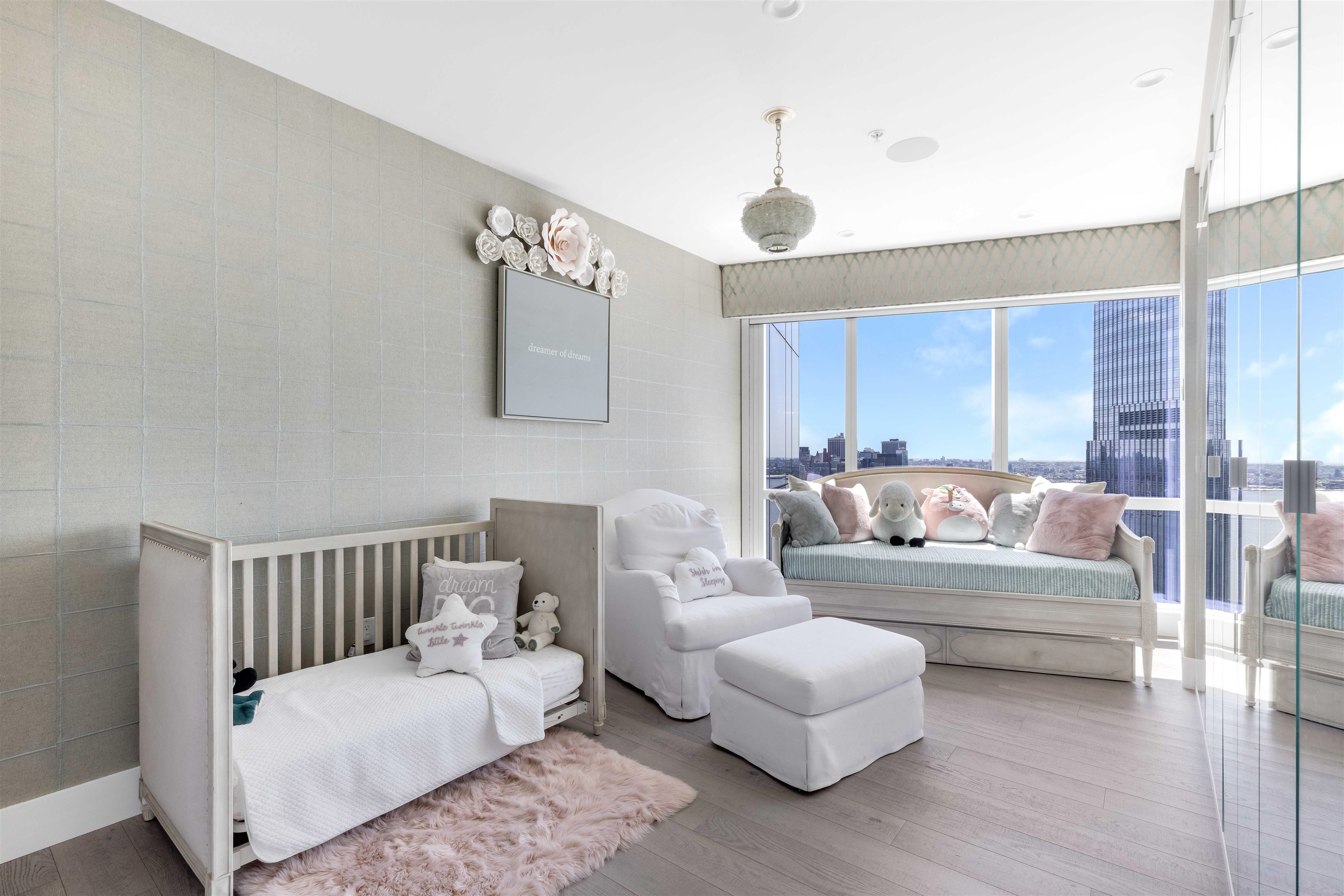77 HUDSON ST Unit: PH 4904A