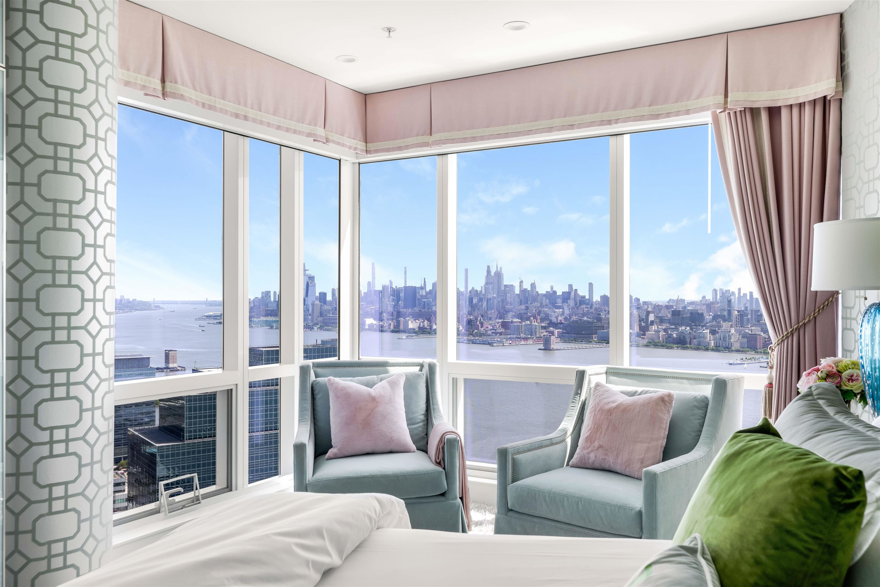 77 HUDSON ST Unit: PH 4904A