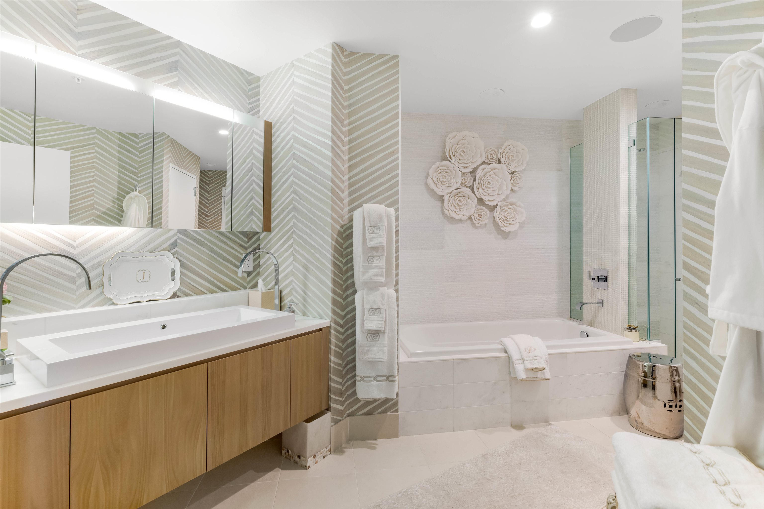77 HUDSON ST Unit: PH 4904A