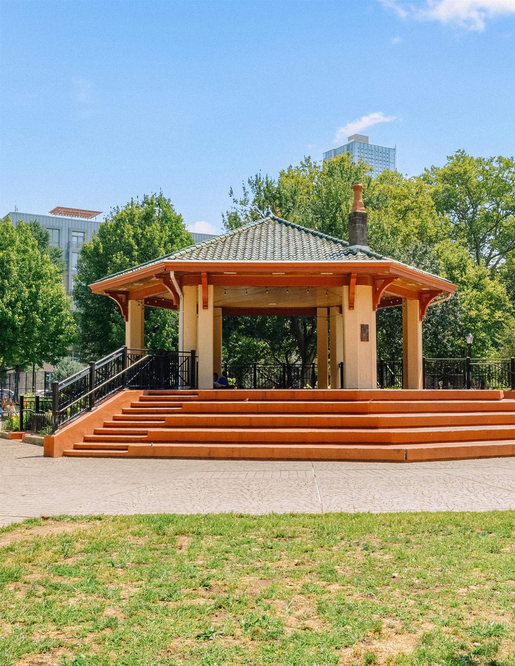 22 WEST HAMILTON PL