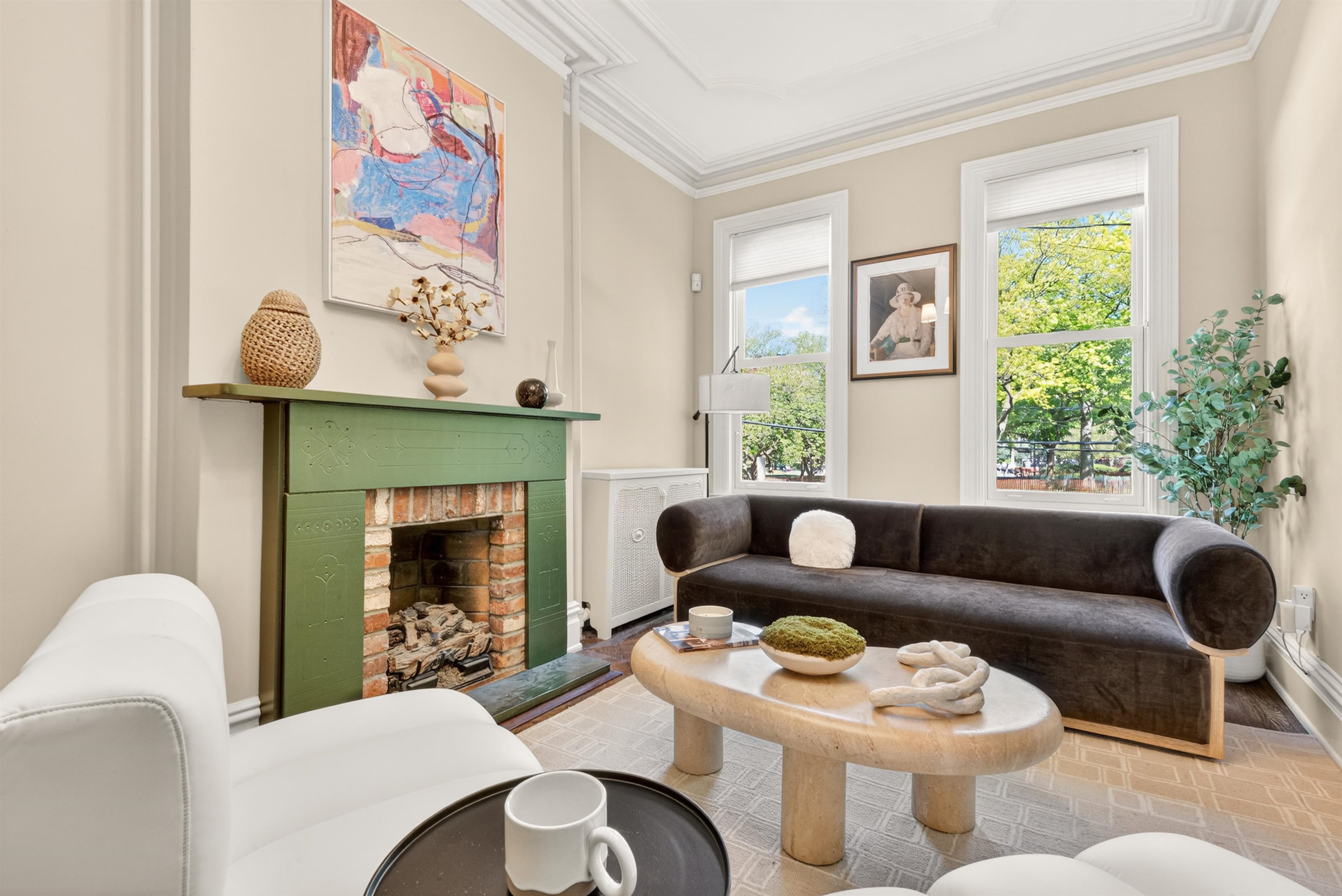 22 WEST HAMILTON PL