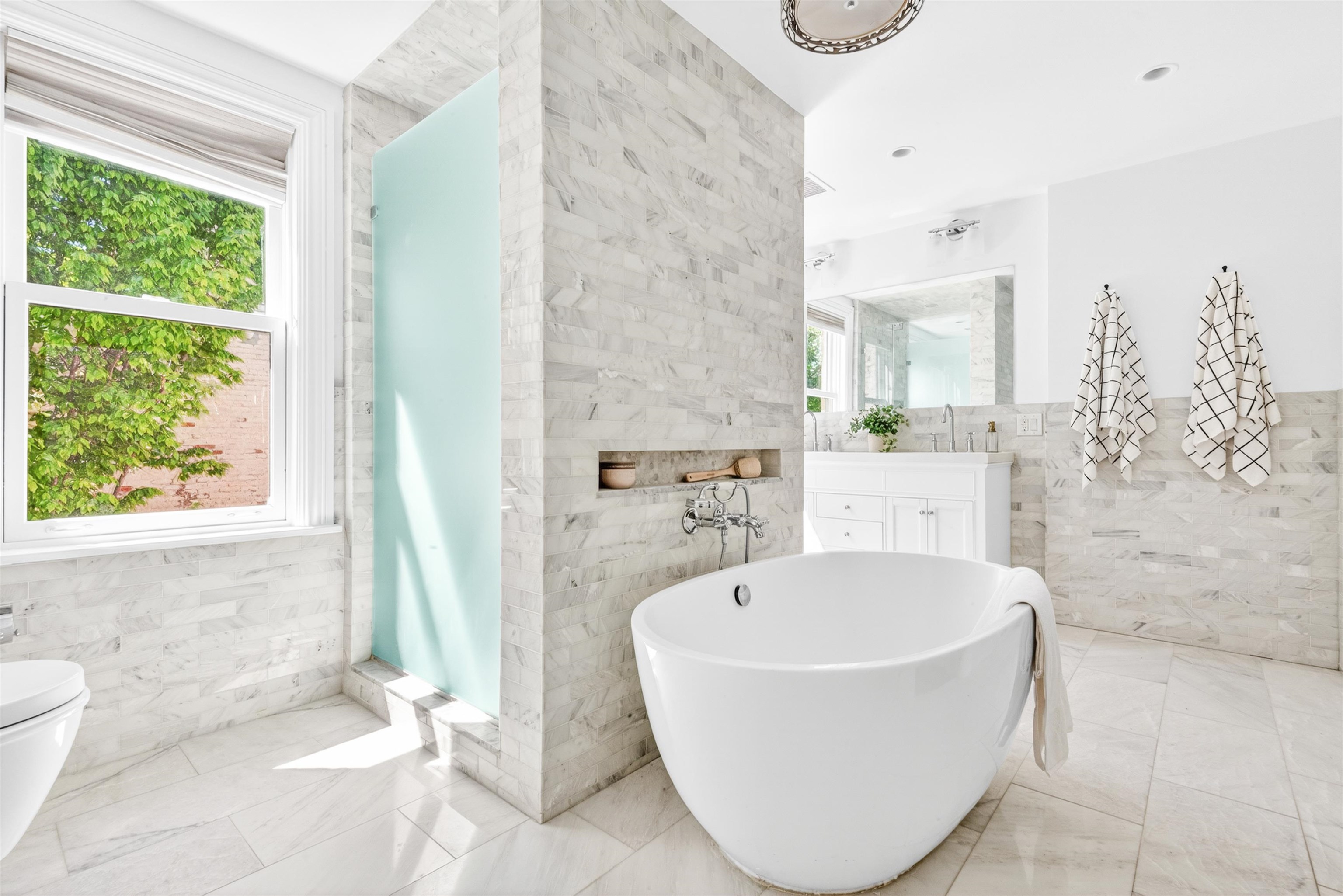22 WEST HAMILTON PL