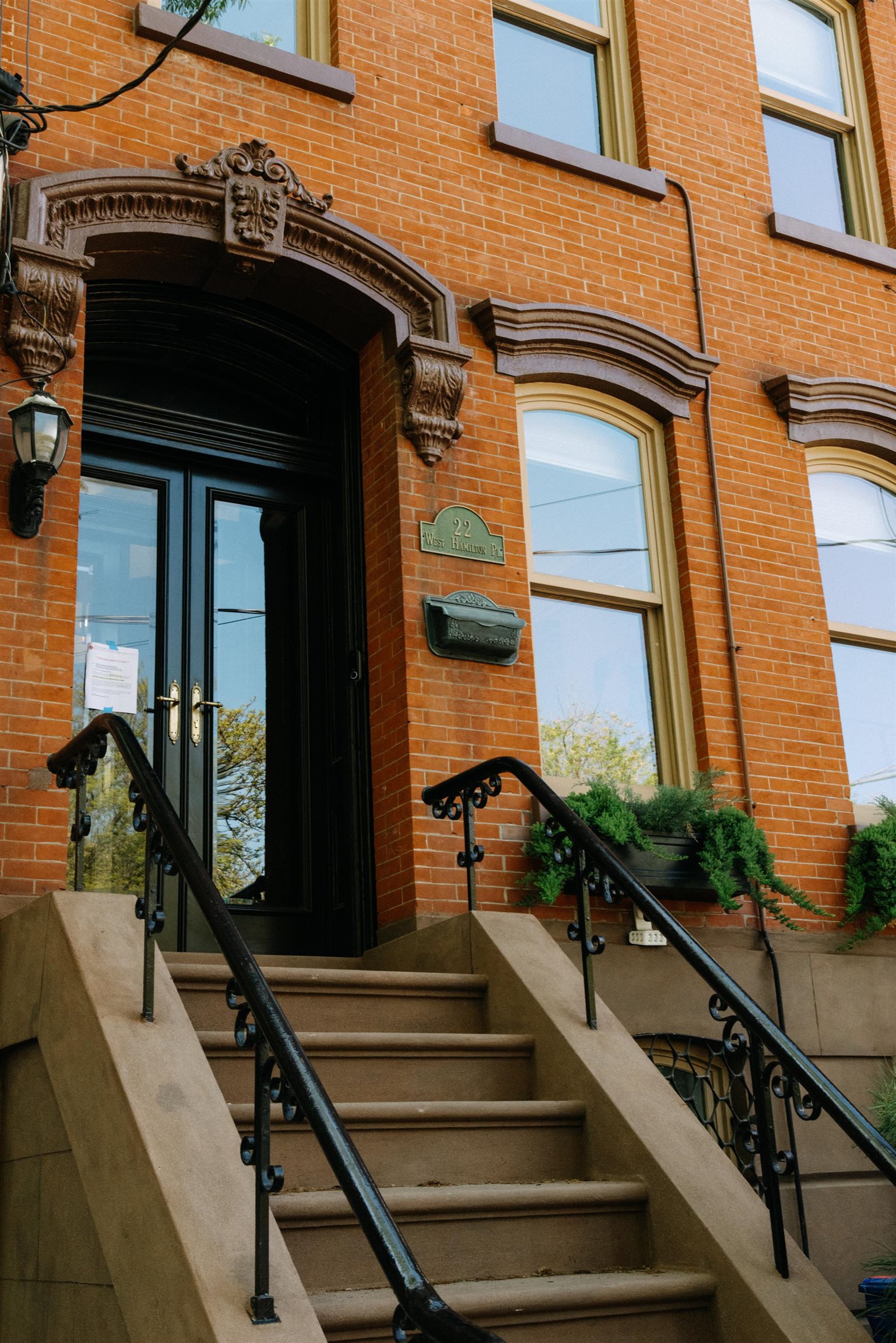22 WEST HAMILTON PL