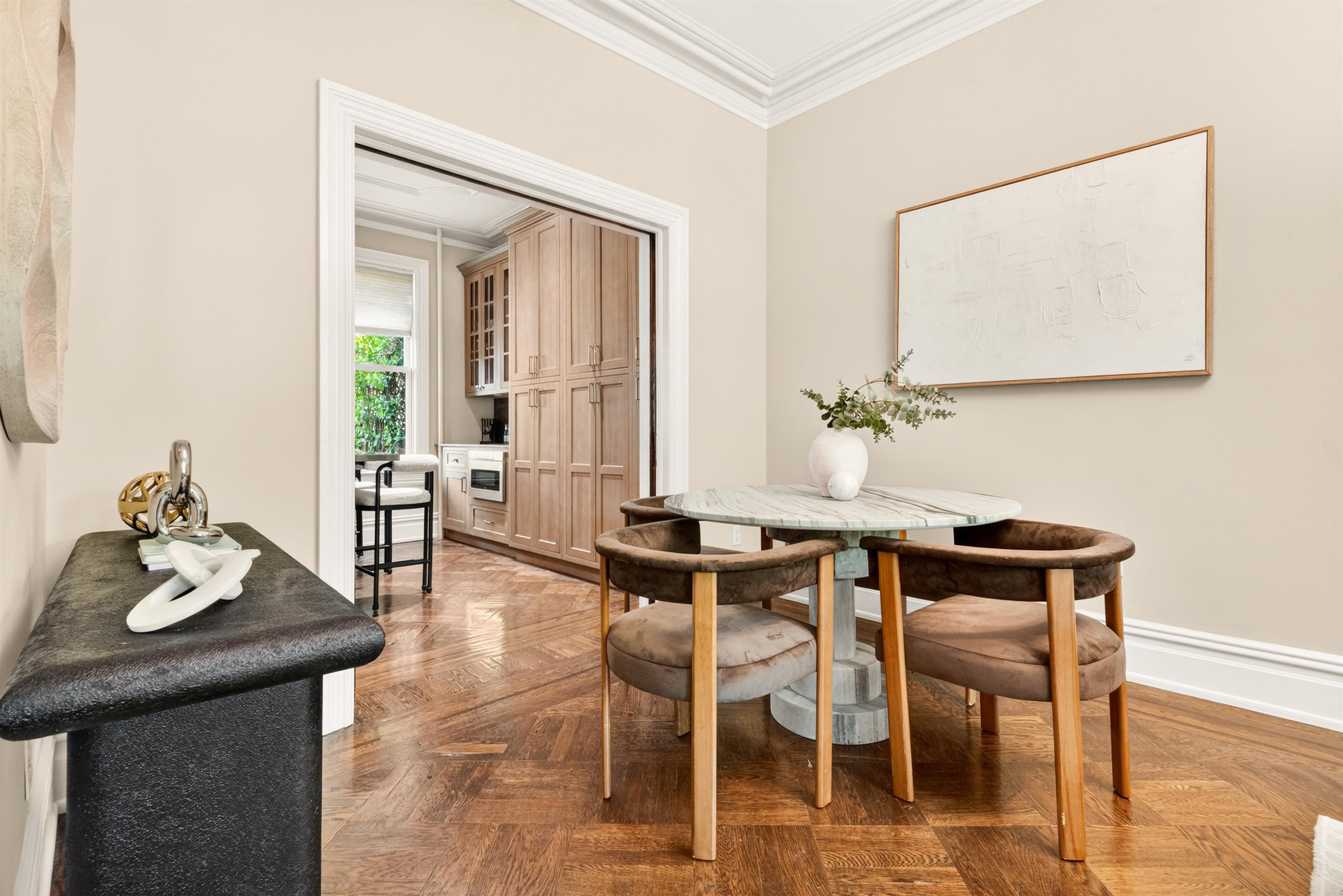 22 WEST HAMILTON PL