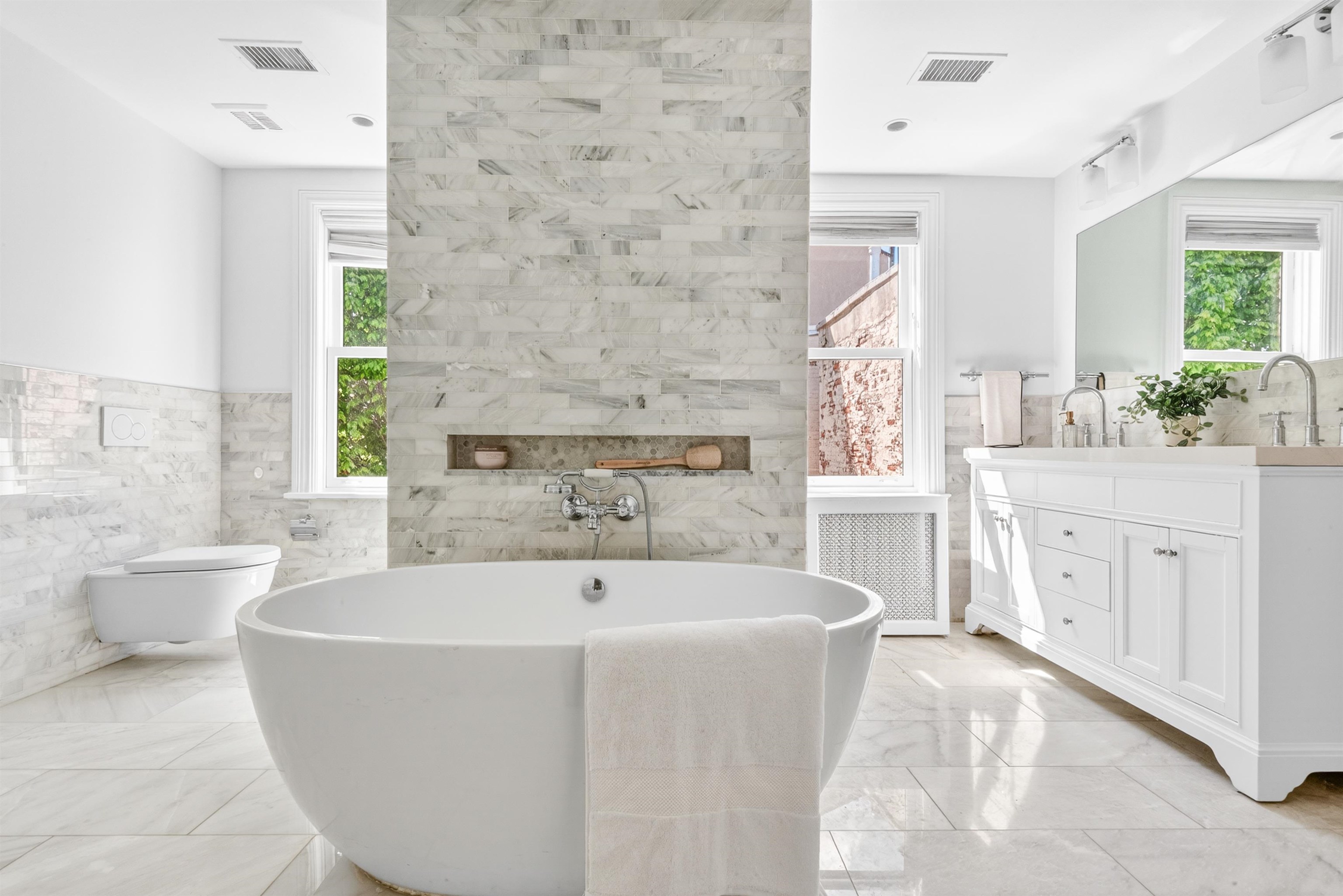 22 WEST HAMILTON PL