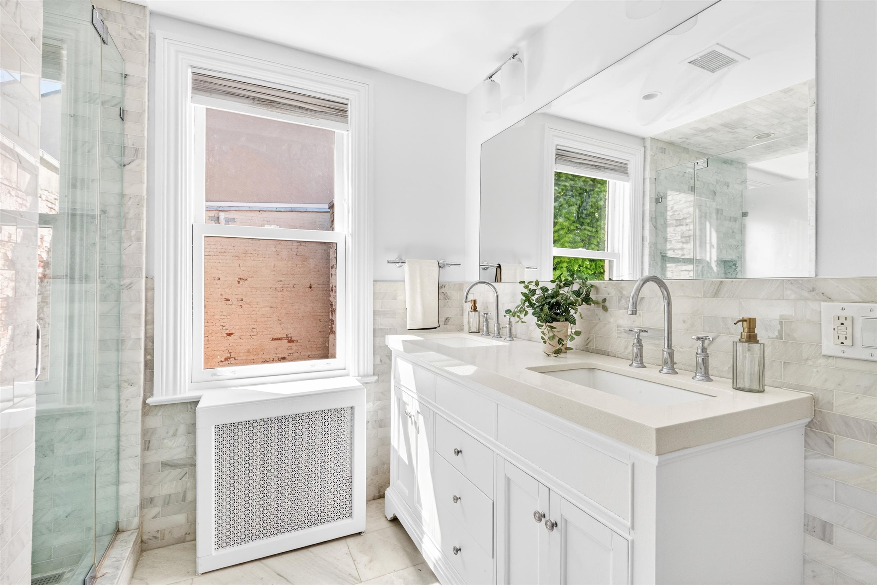 22 WEST HAMILTON PL