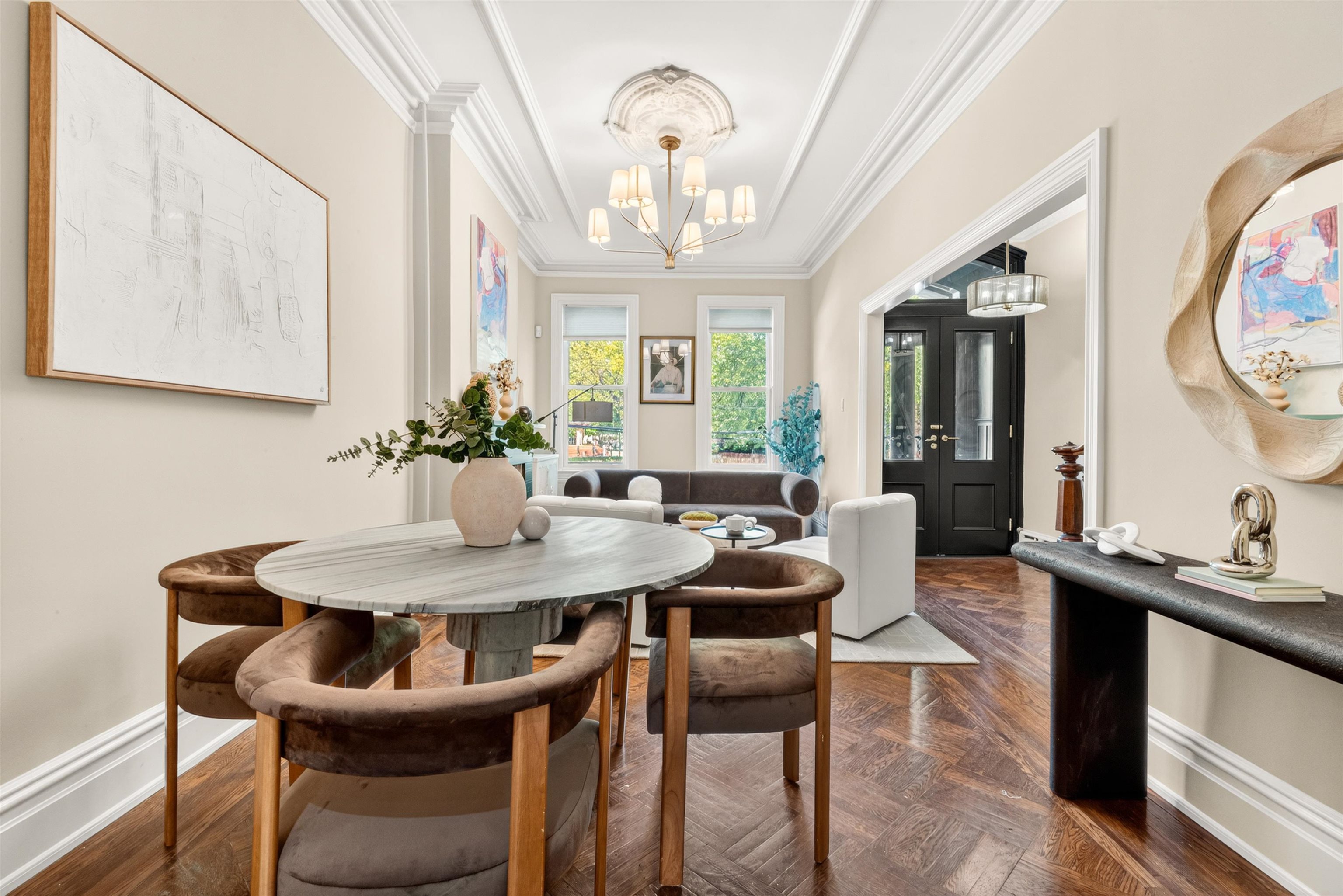 22 WEST HAMILTON PL