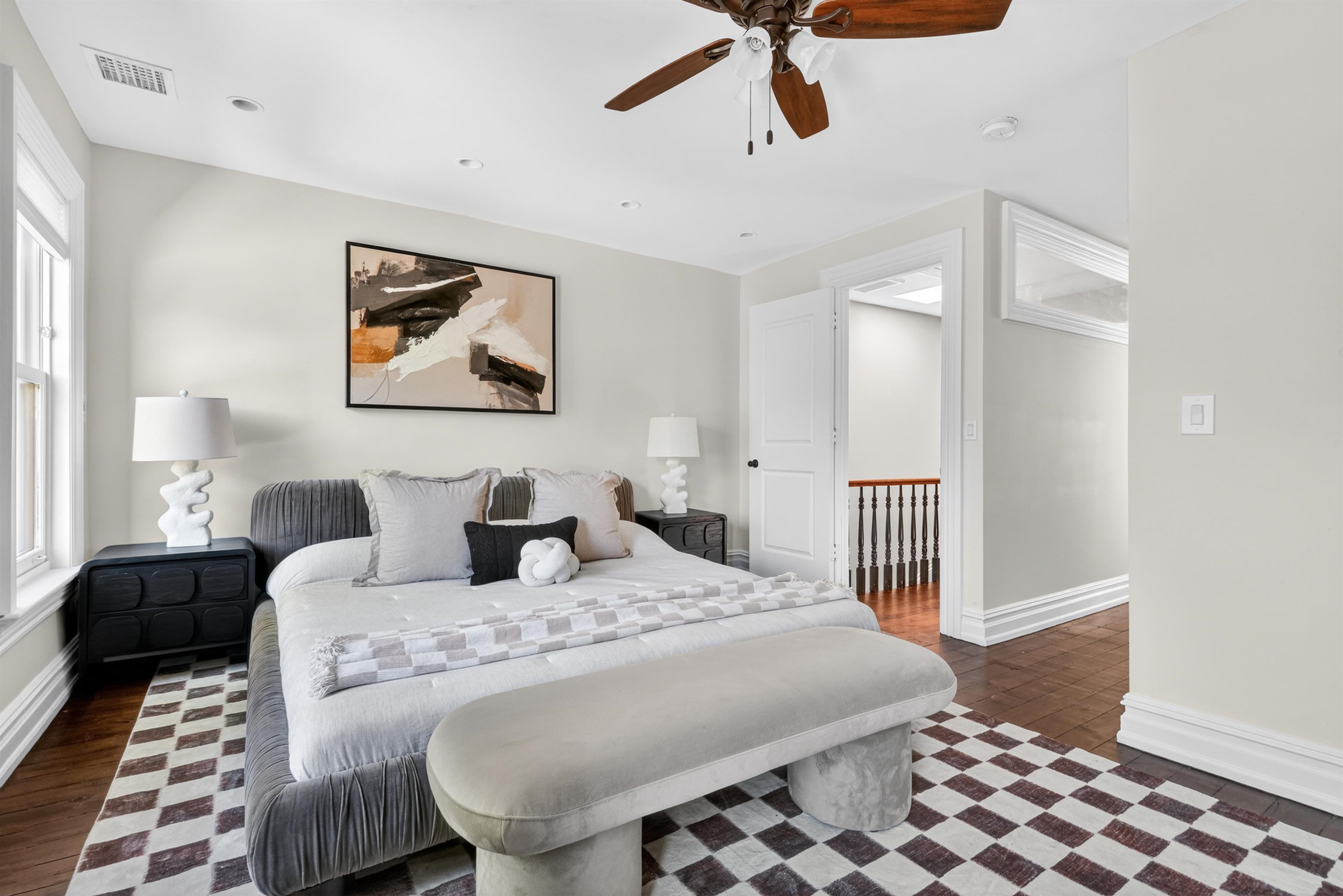 22 WEST HAMILTON PL