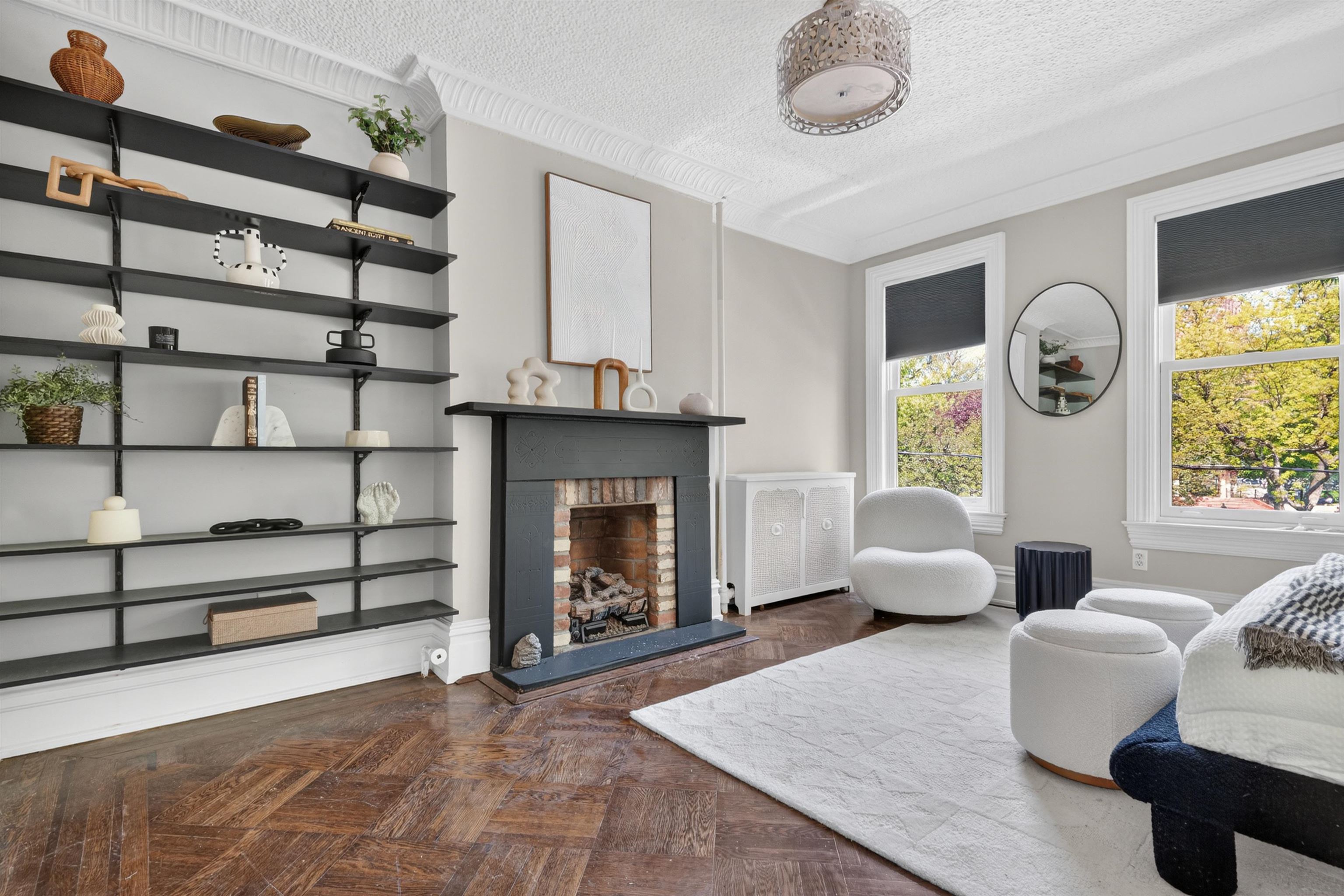 22 WEST HAMILTON PL