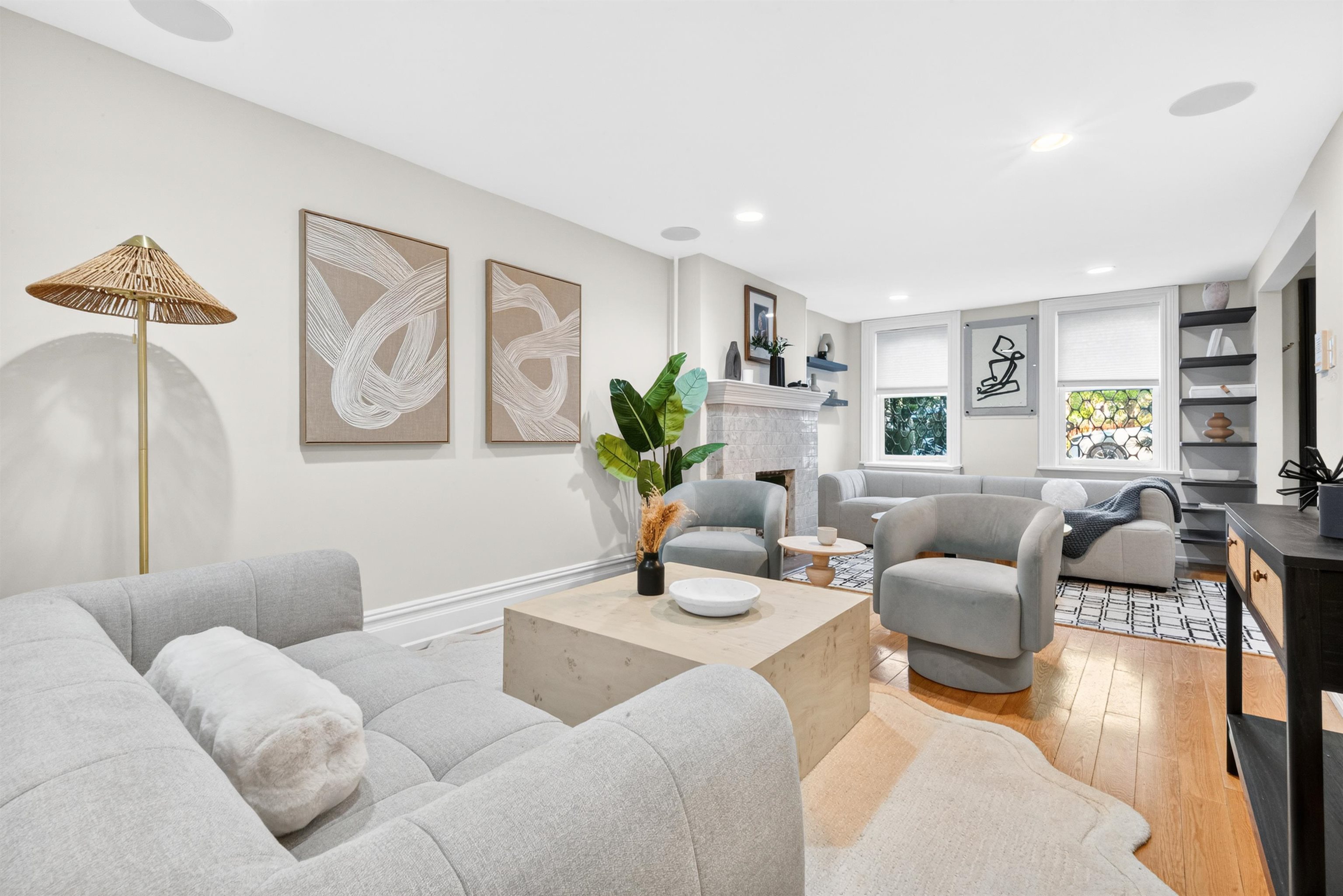 22 WEST HAMILTON PL
