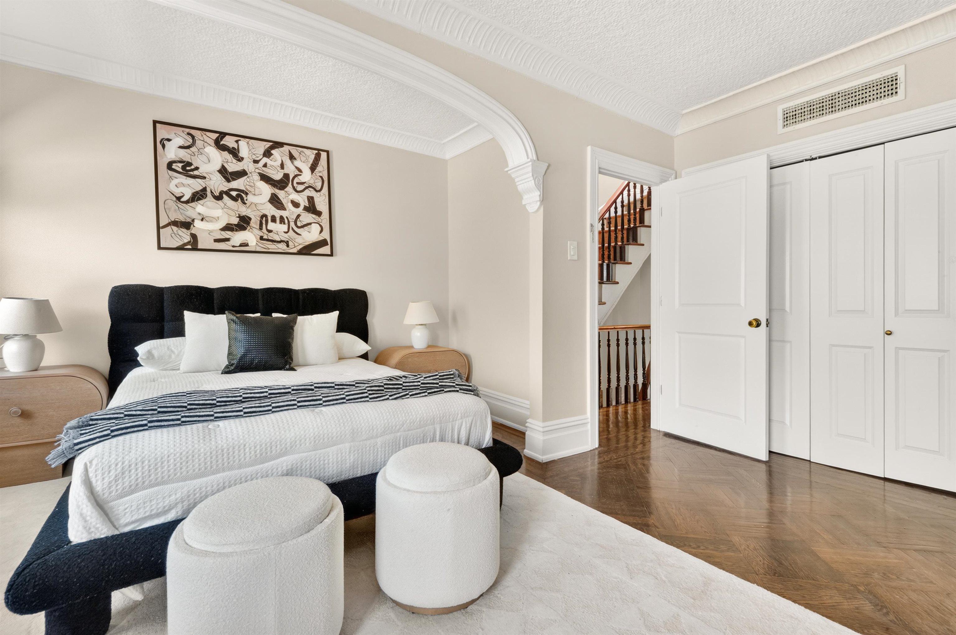 22 WEST HAMILTON PL