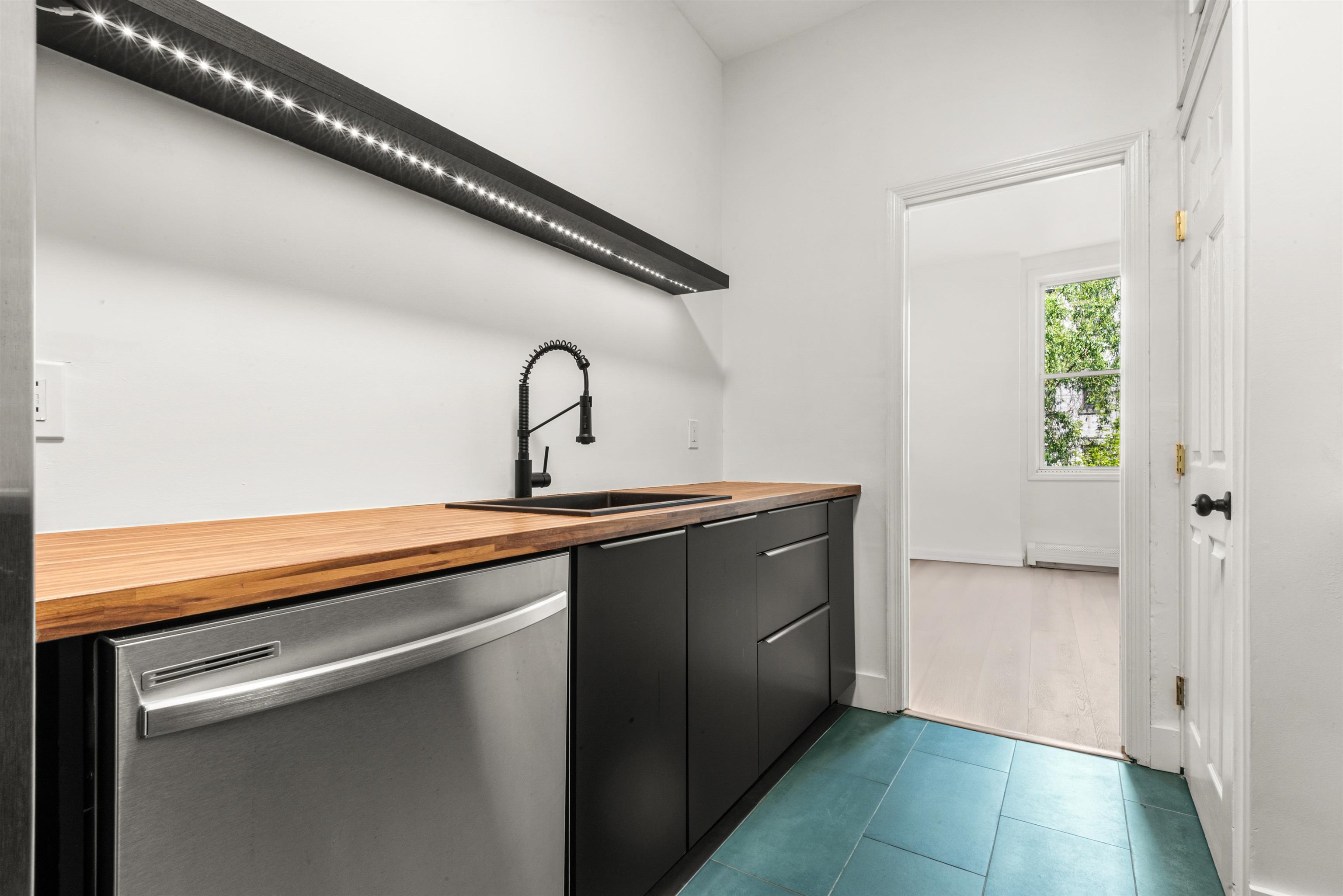 94 WAYNE ST Unit: 2