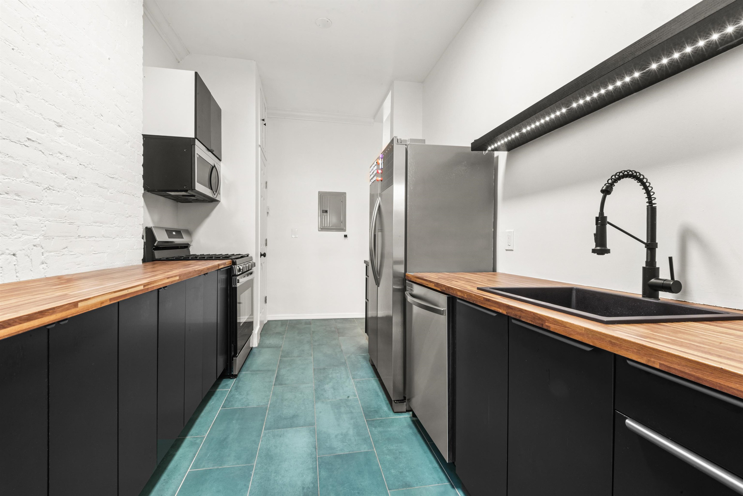 94 WAYNE ST Unit: 2