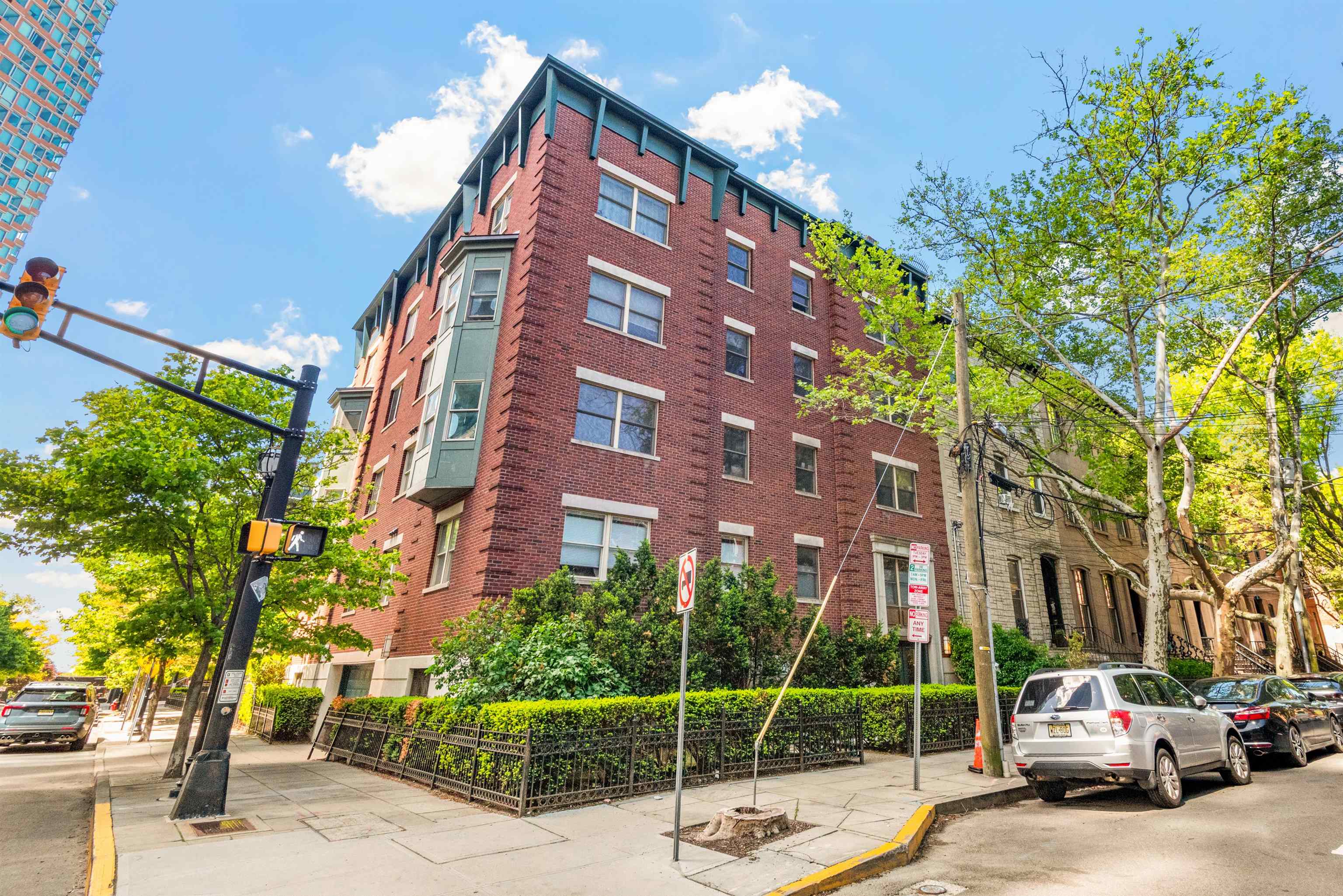 63 SUSSEX ST Unit: 8