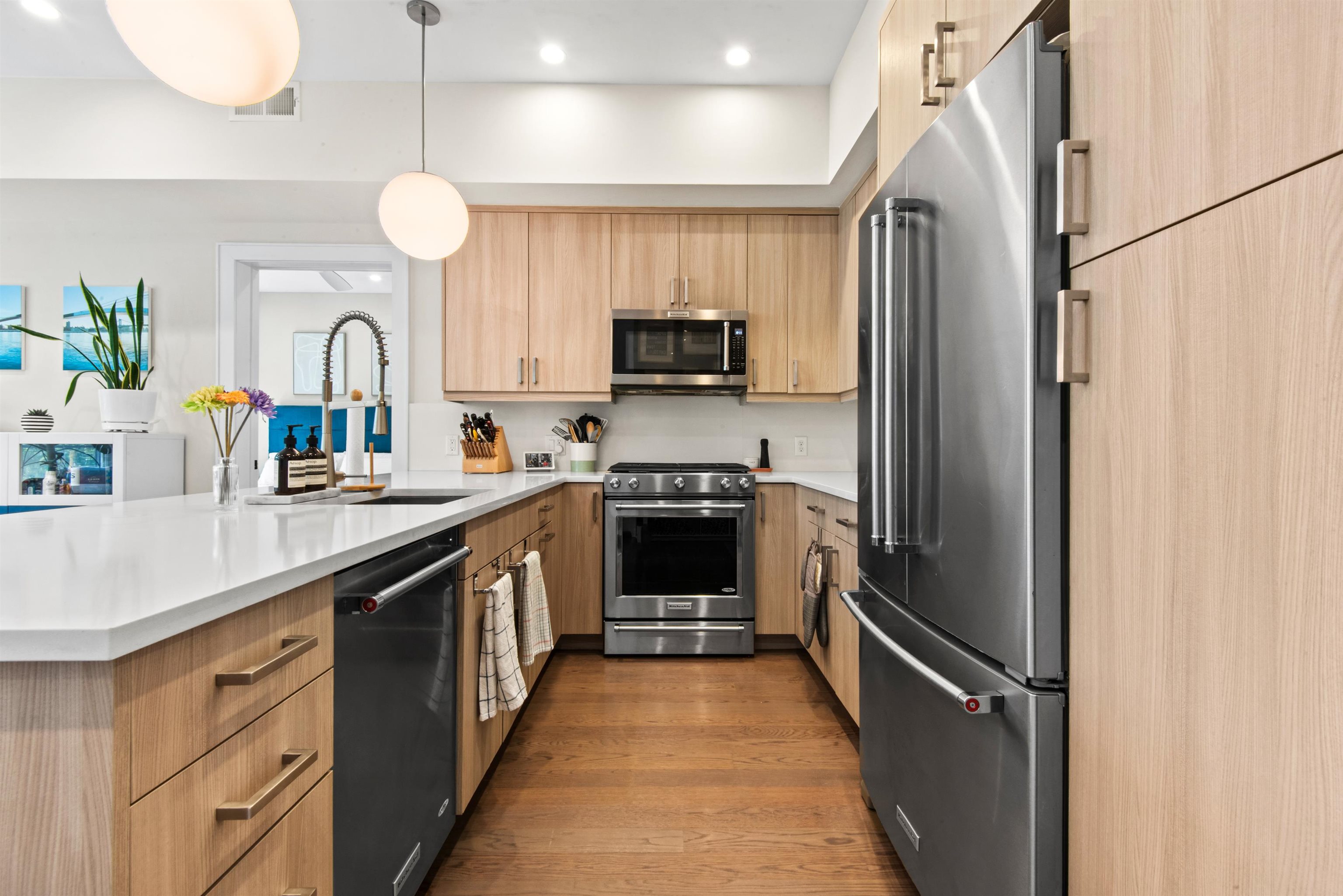 374 7TH ST Unit: 201