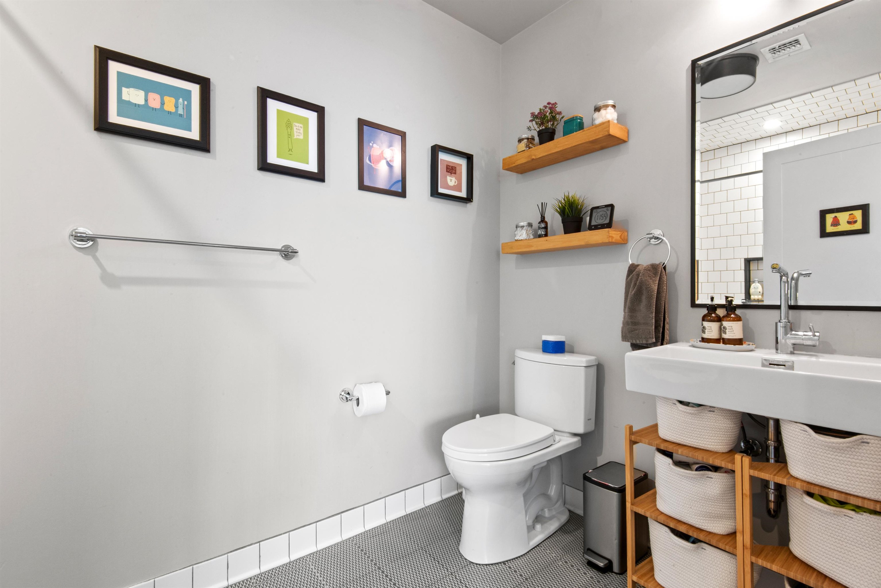374 7TH ST Unit: 201