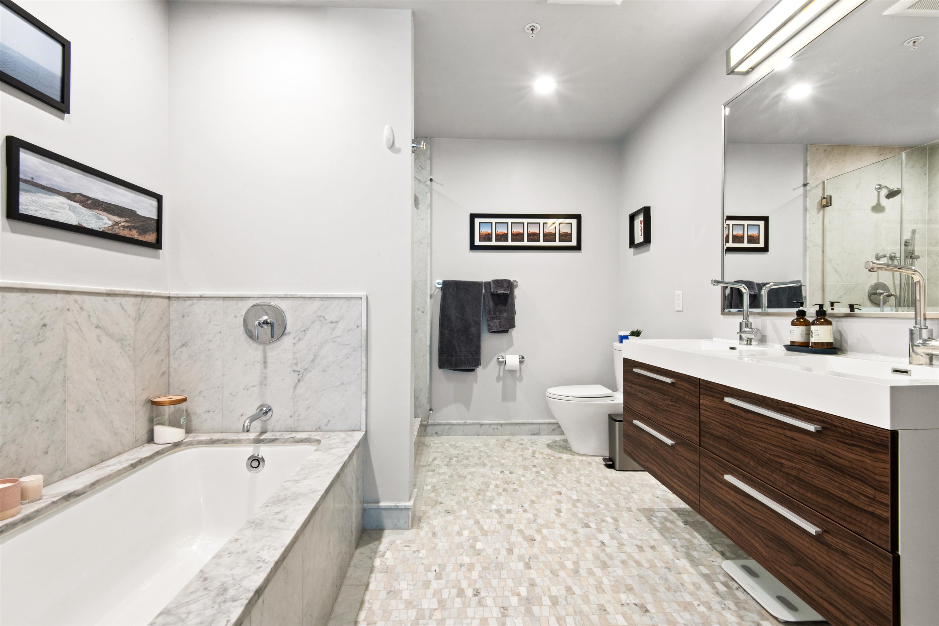374 7TH ST Unit: 201