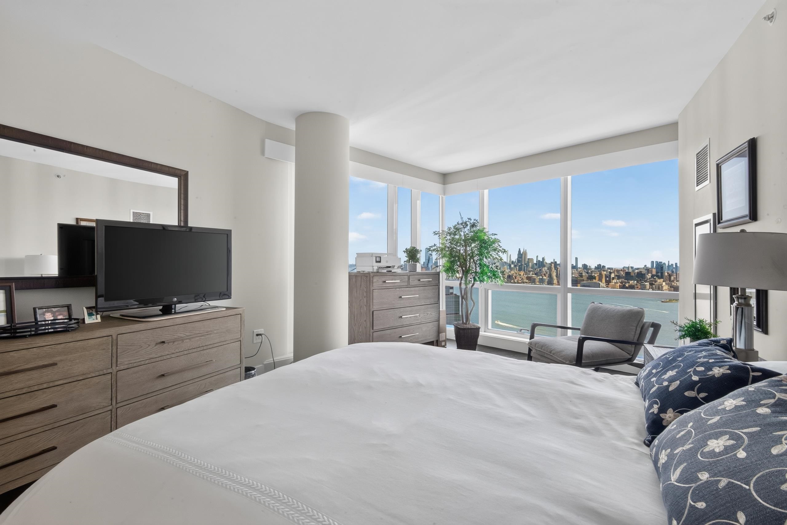 77 HUDSON ST Unit: PH 4704