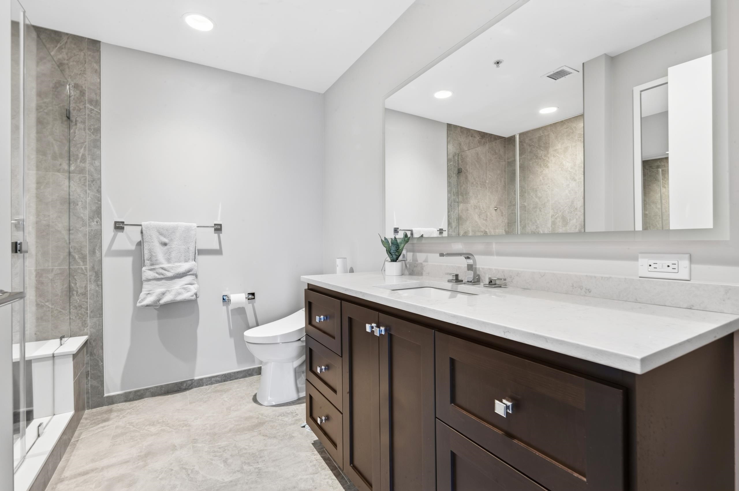 77 HUDSON ST Unit: PH 4704