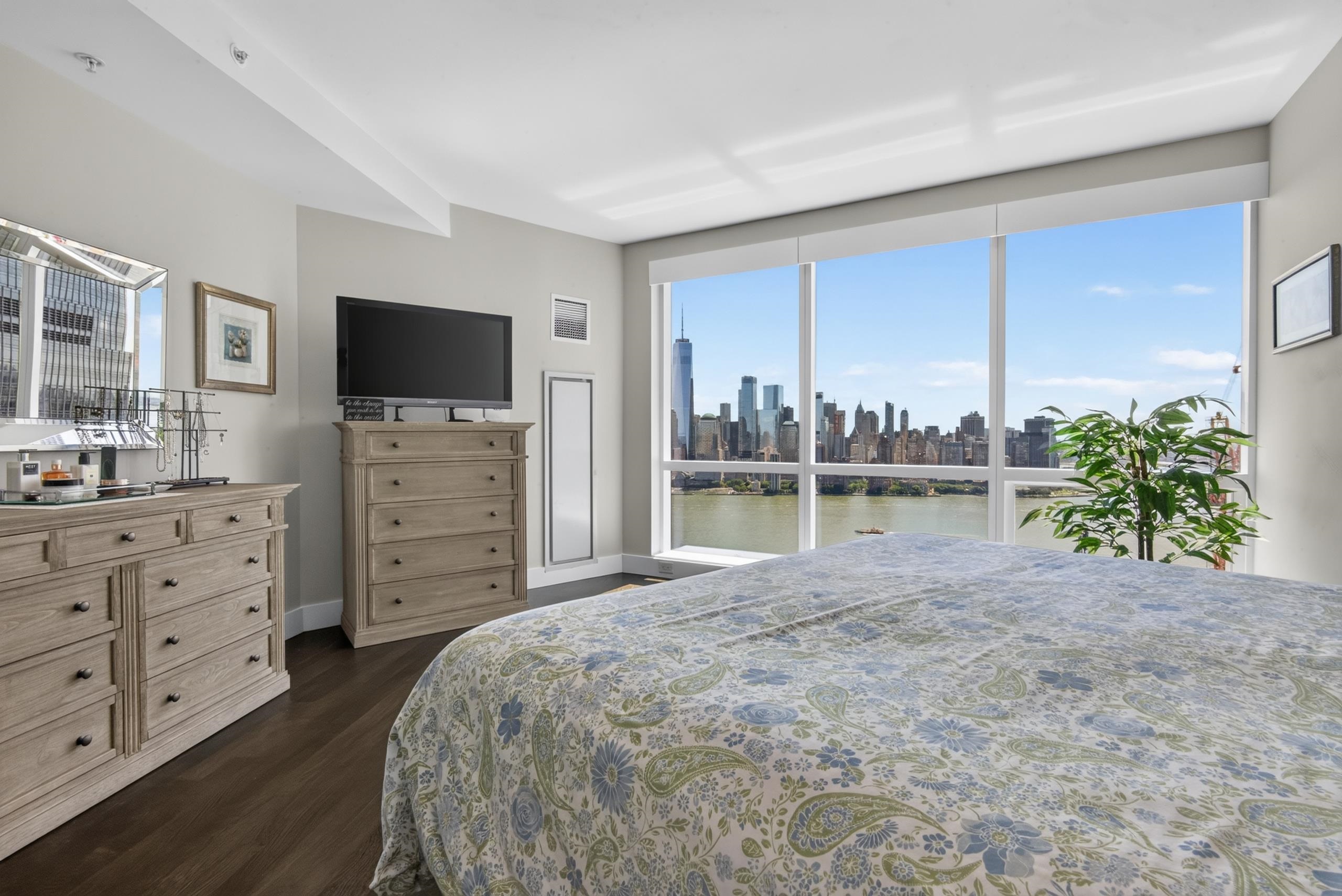 77 HUDSON ST Unit: PH 4704