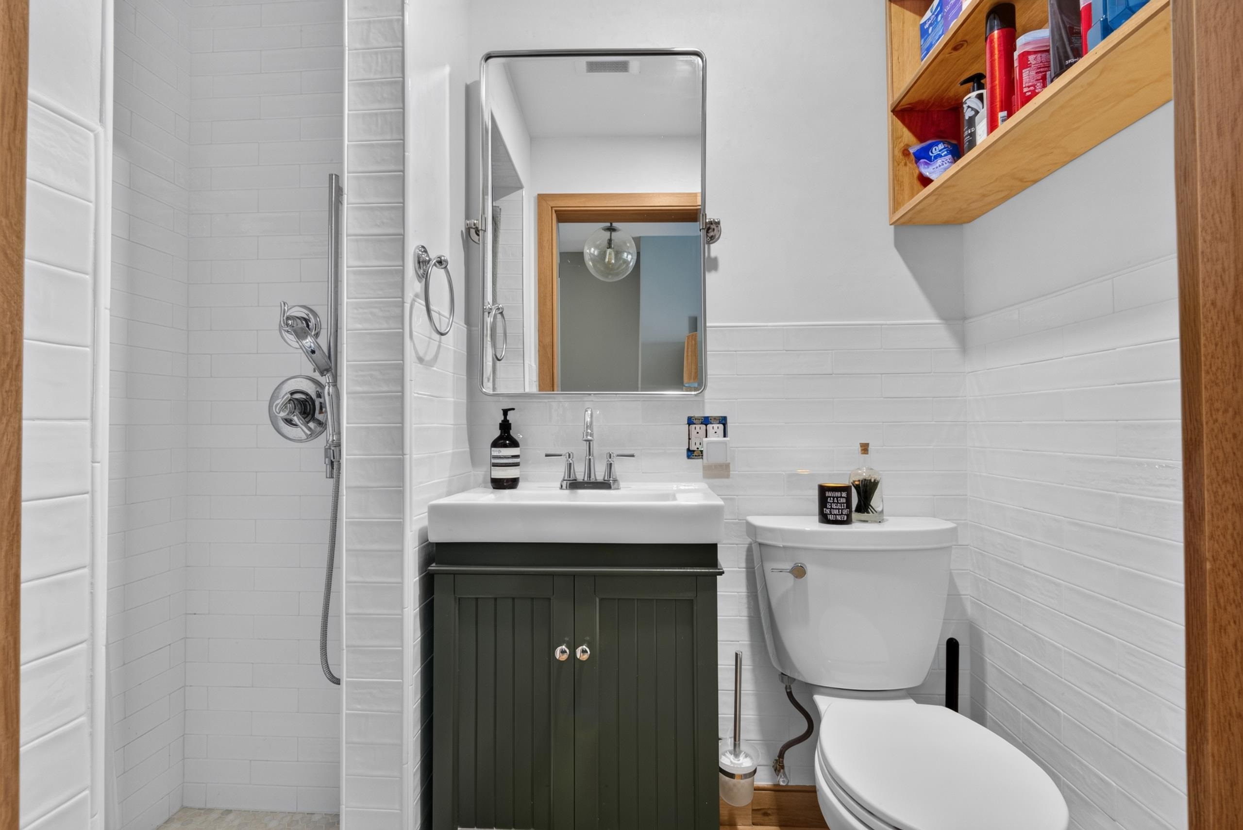 227 MONROE ST Unit: 2R