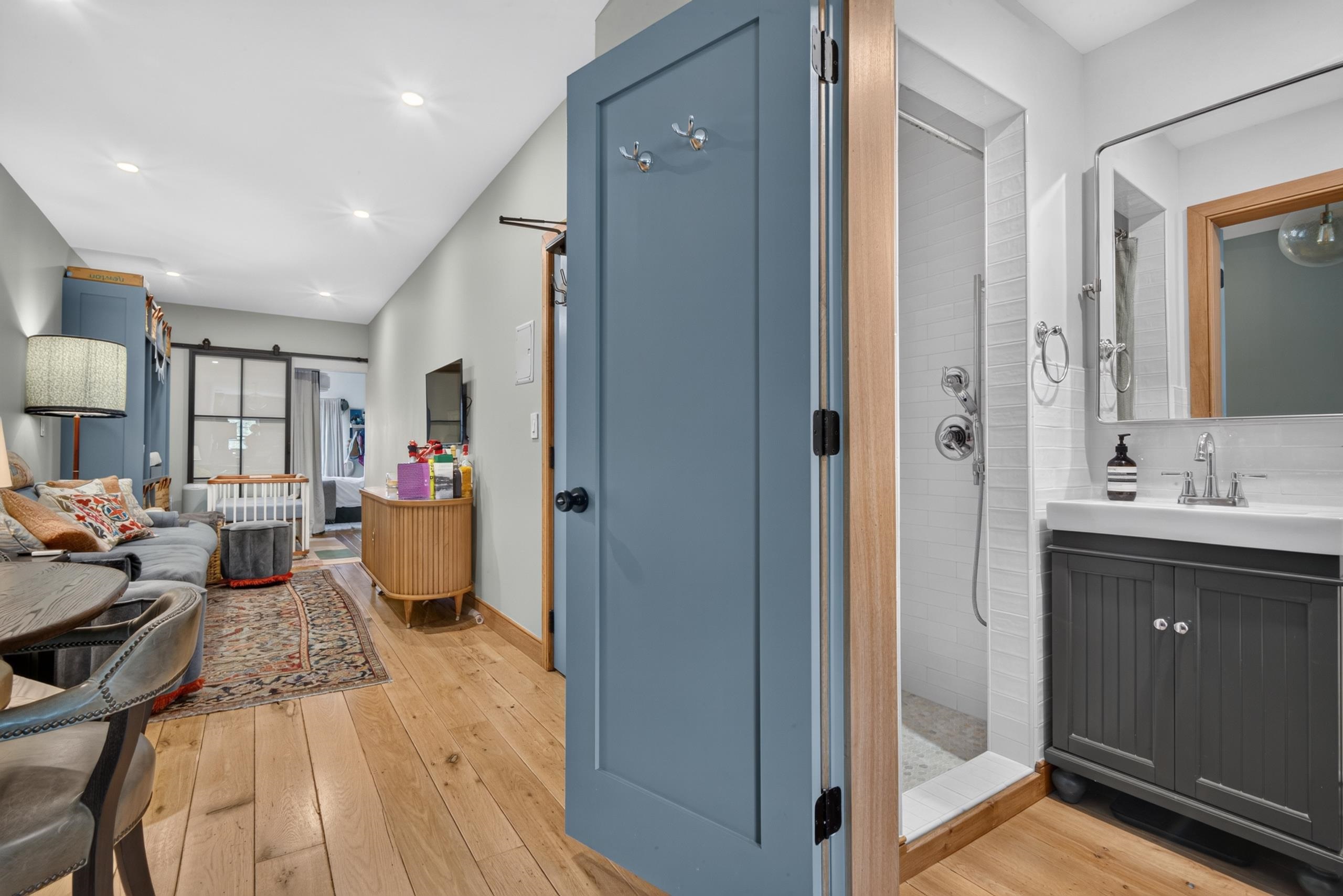 227 MONROE ST Unit: 2R