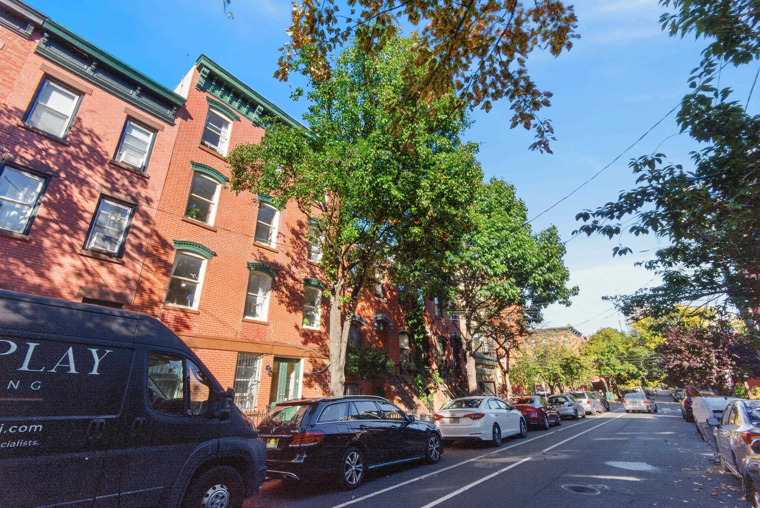 274 5TH ST