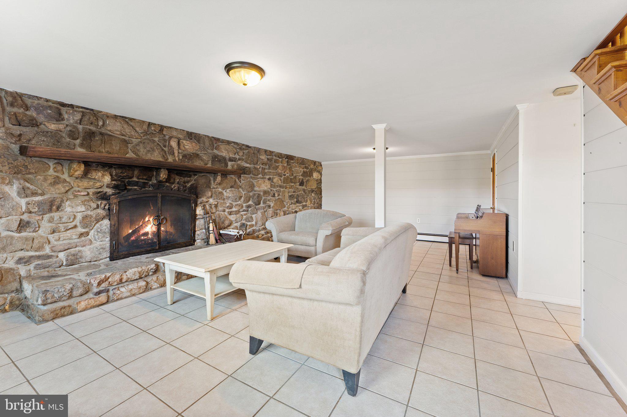 6768 WARWICK LANE
