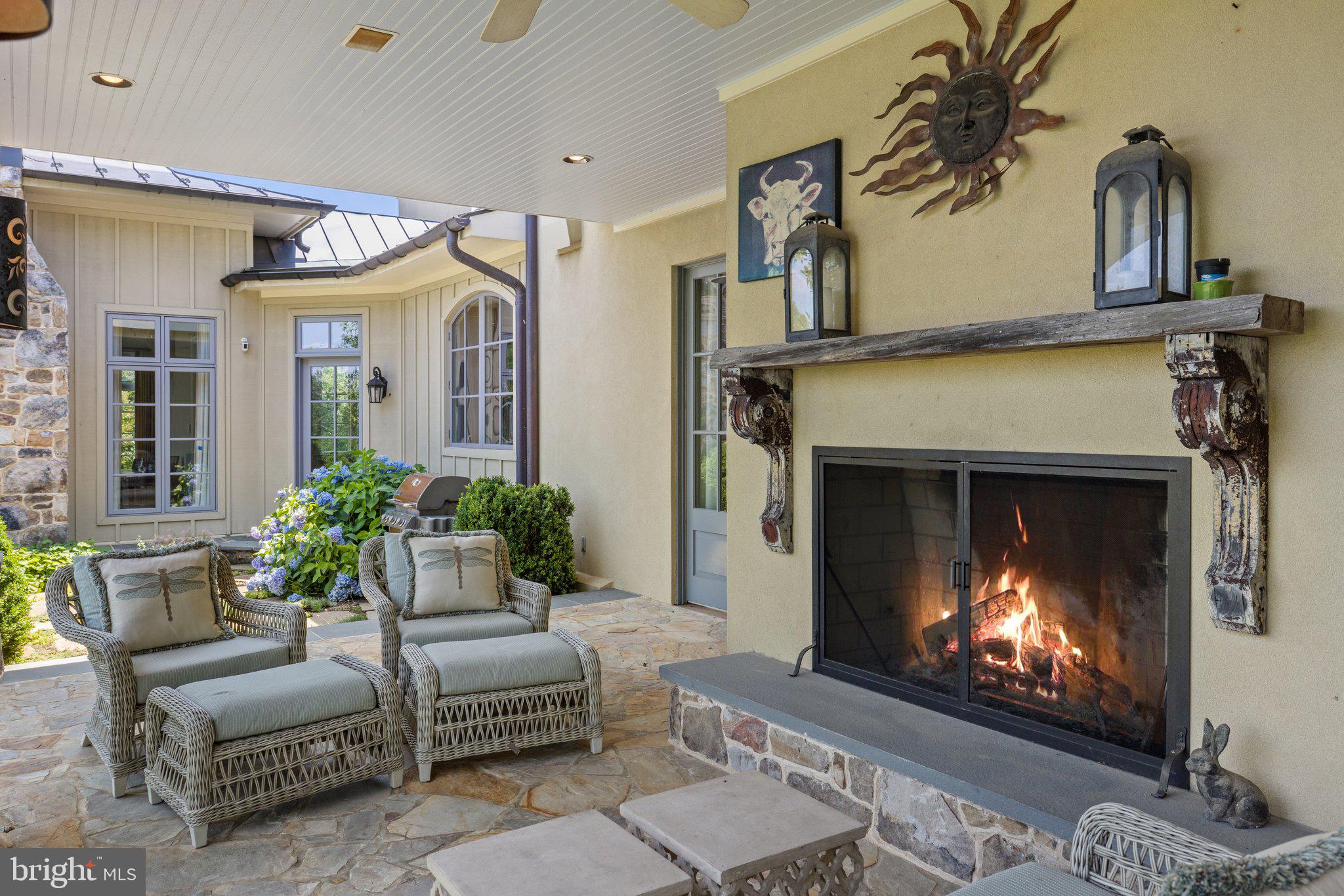 10500 MOUNTAIN SHADOW LANE