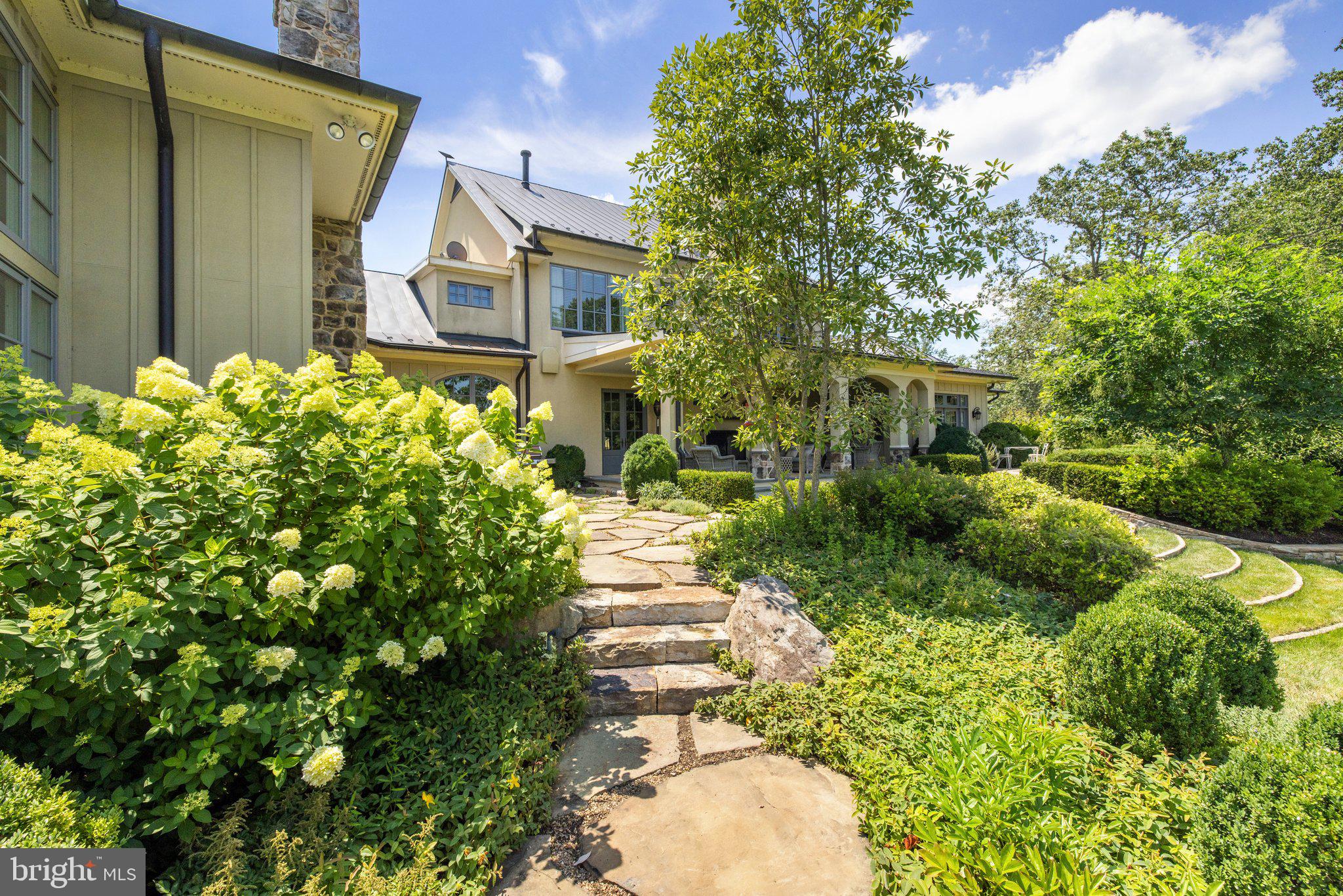 10500 MOUNTAIN SHADOW LANE