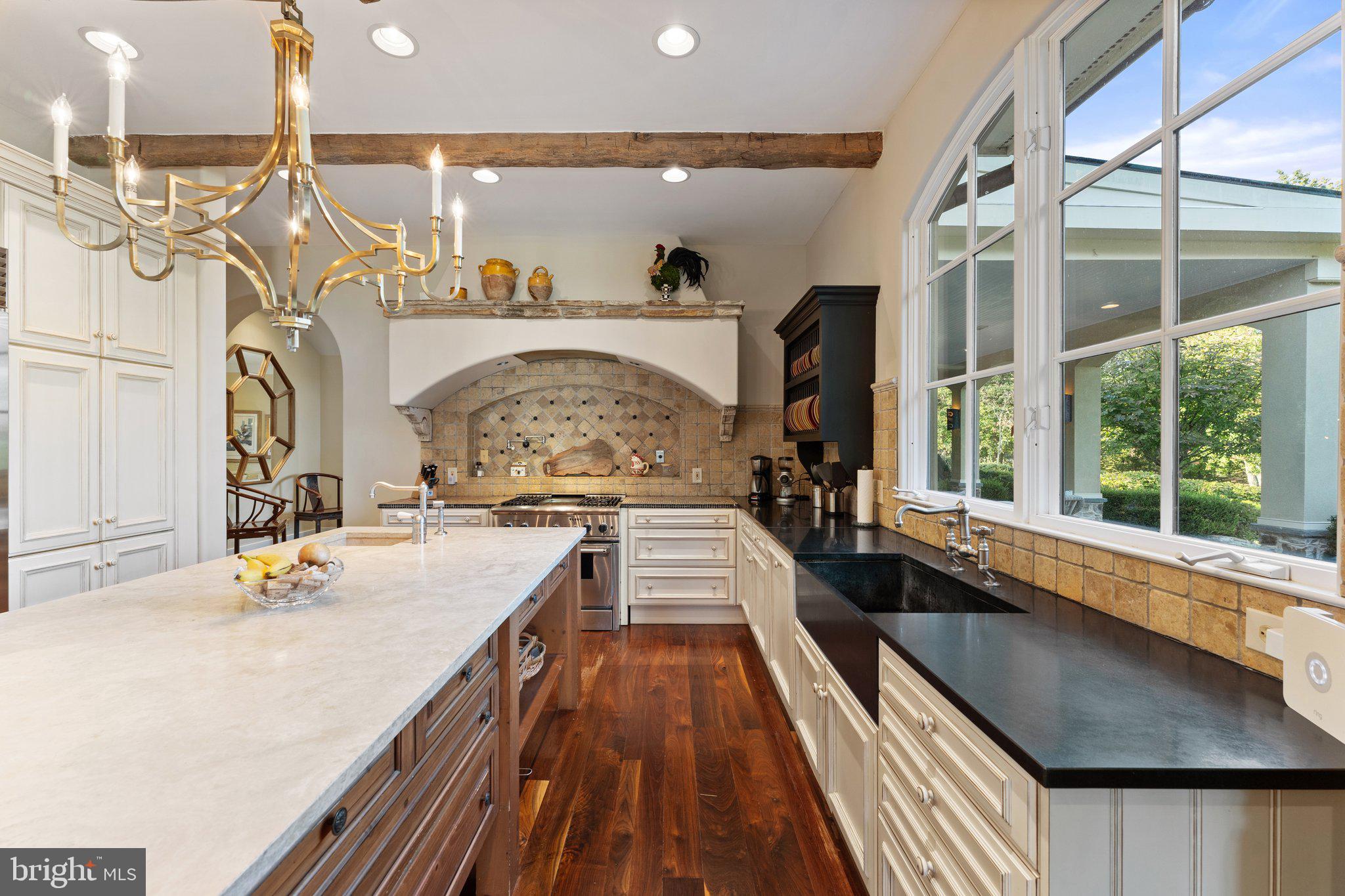 10500 MOUNTAIN SHADOW LANE