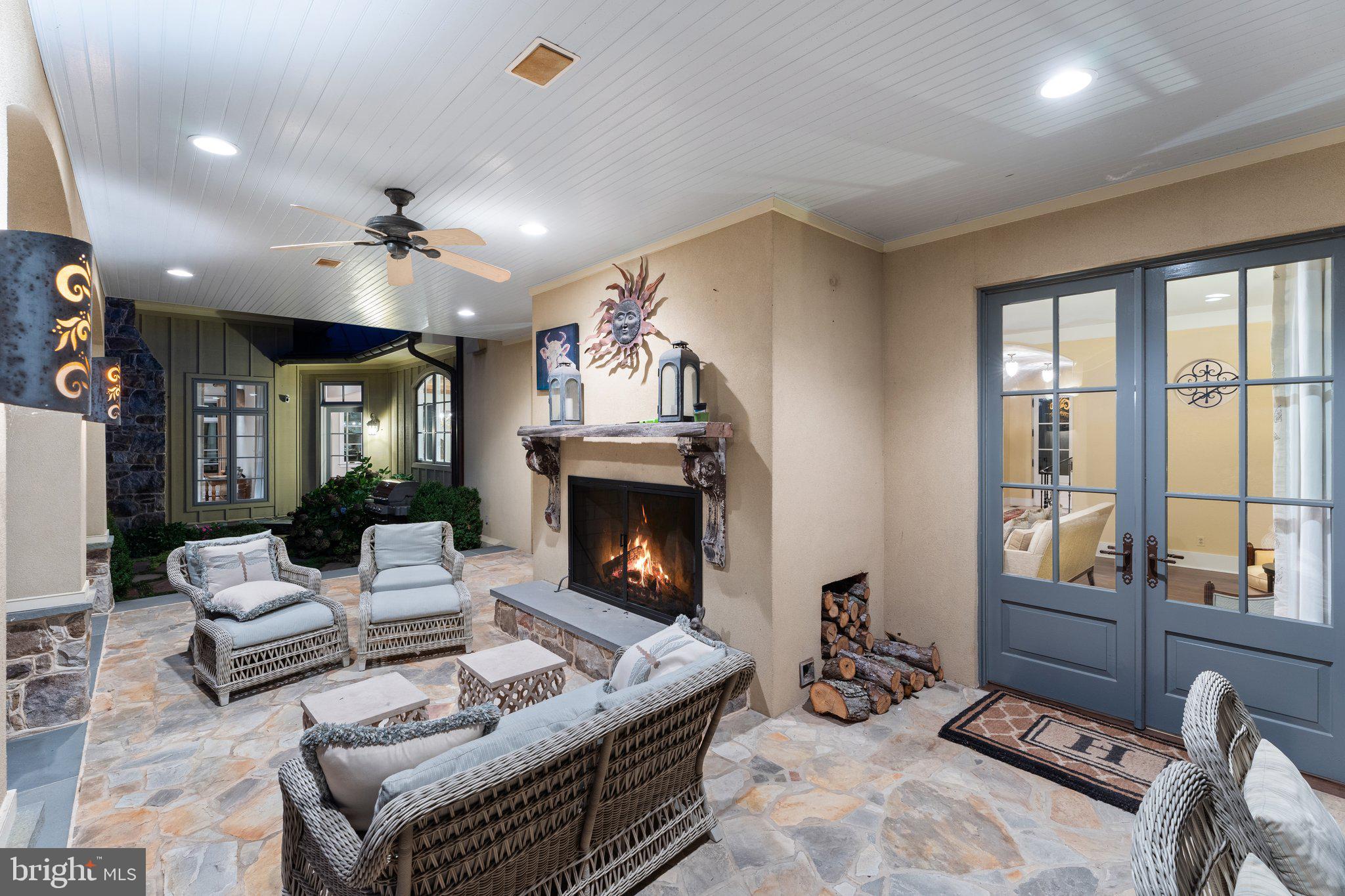 10500 MOUNTAIN SHADOW LANE