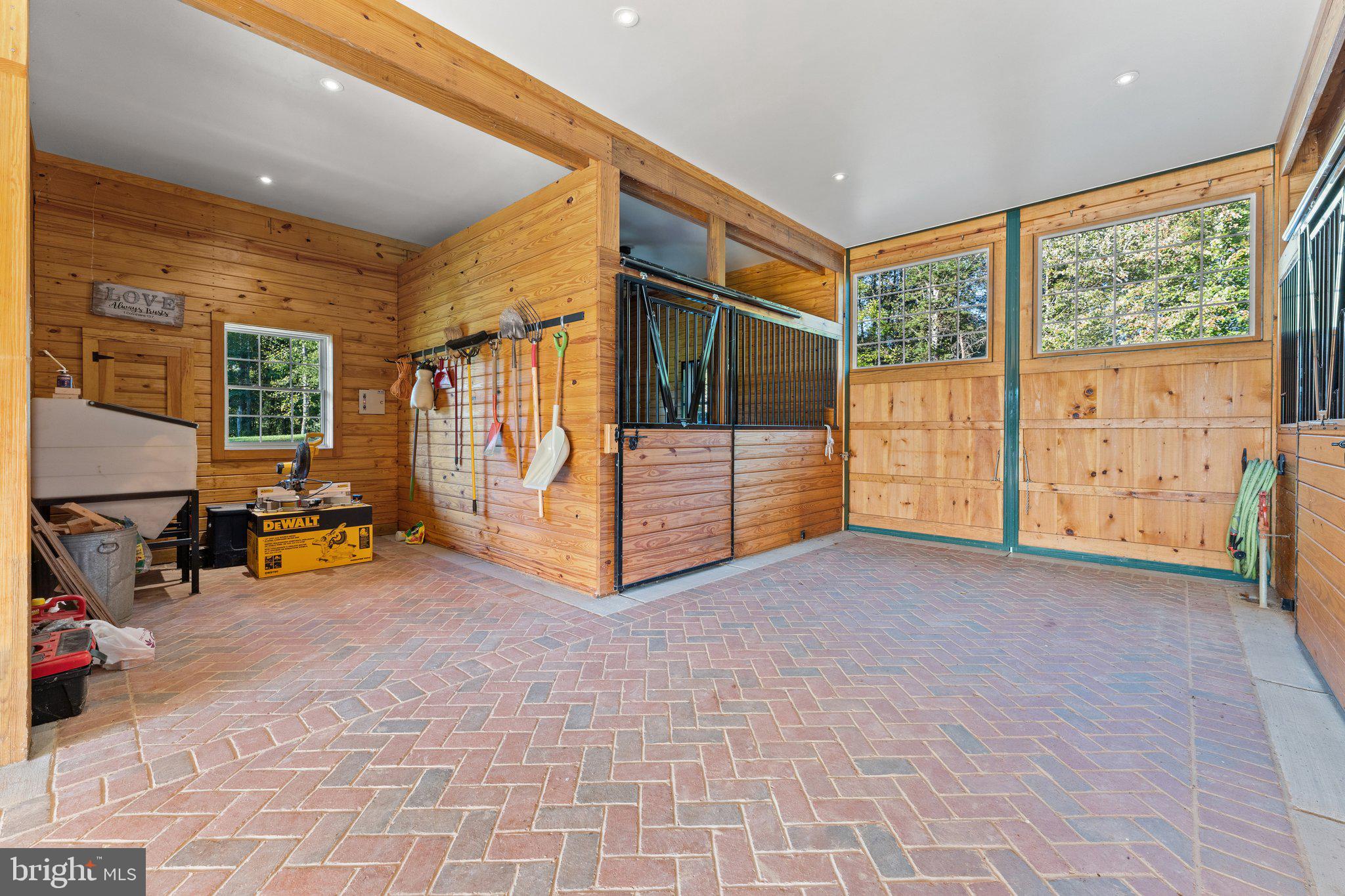 10500 MOUNTAIN SHADOW LANE