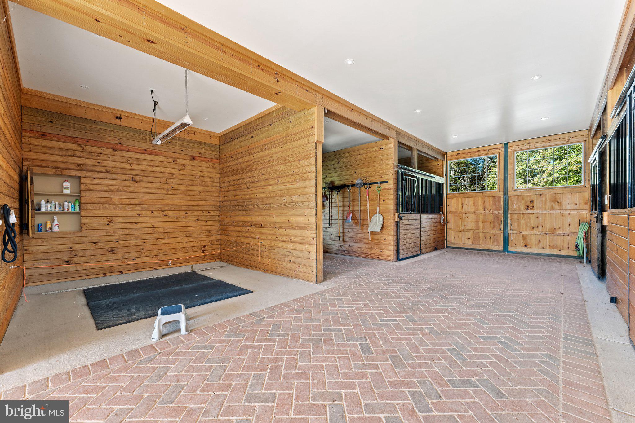 10500 MOUNTAIN SHADOW LANE
