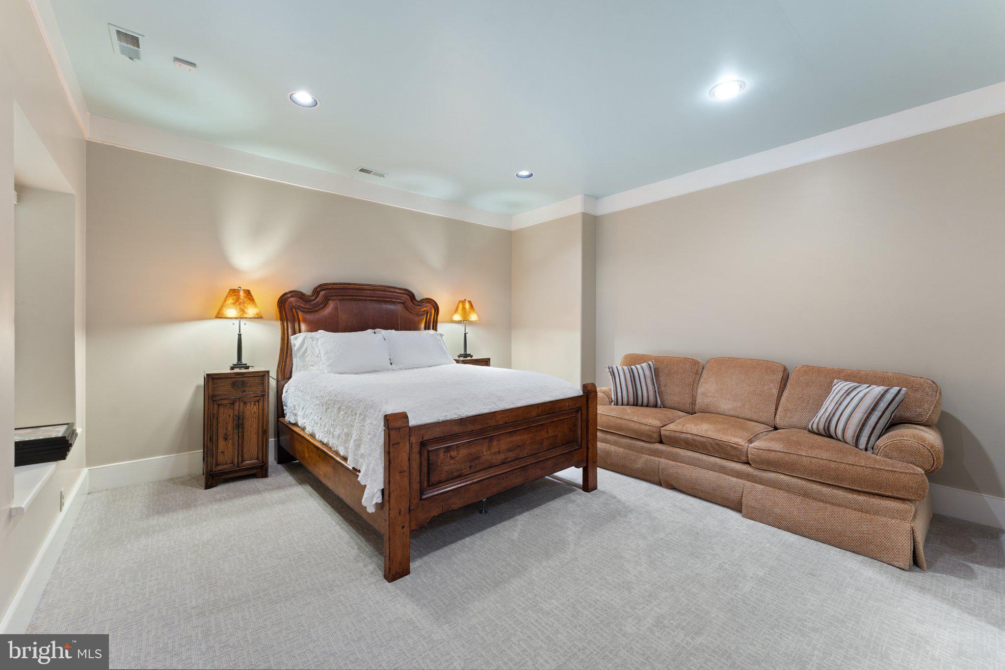 10500 MOUNTAIN SHADOW LANE