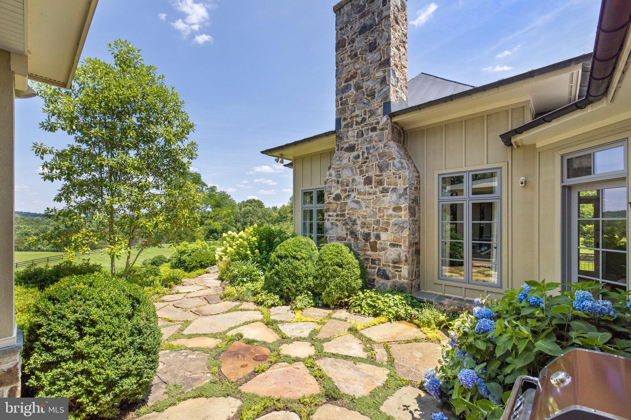 10500 MOUNTAIN SHADOW LANE