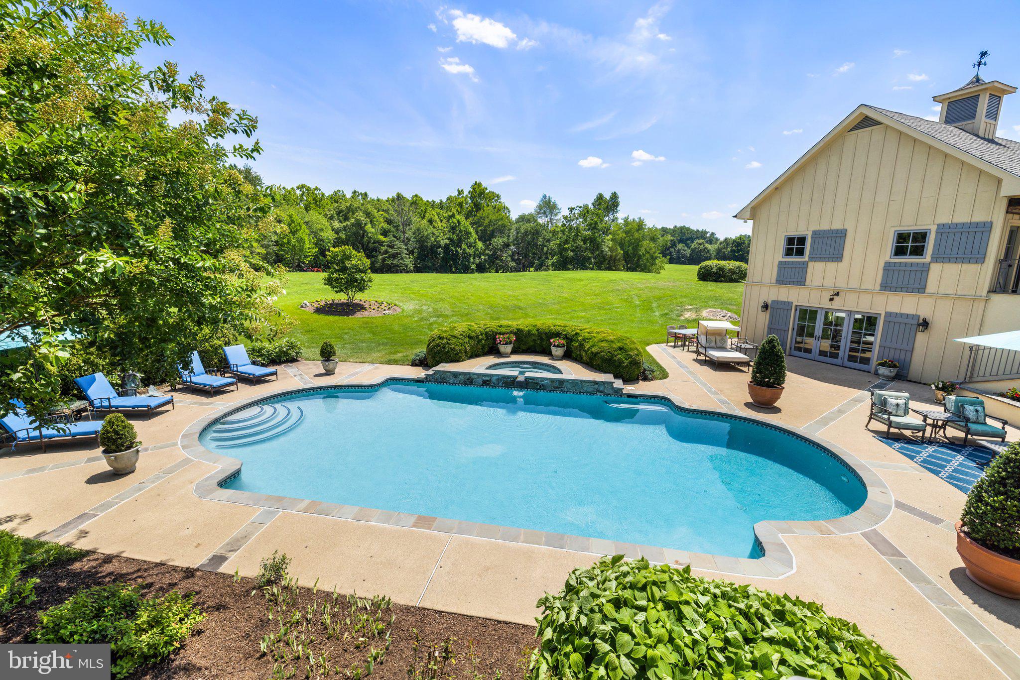 10500 MOUNTAIN SHADOW LANE