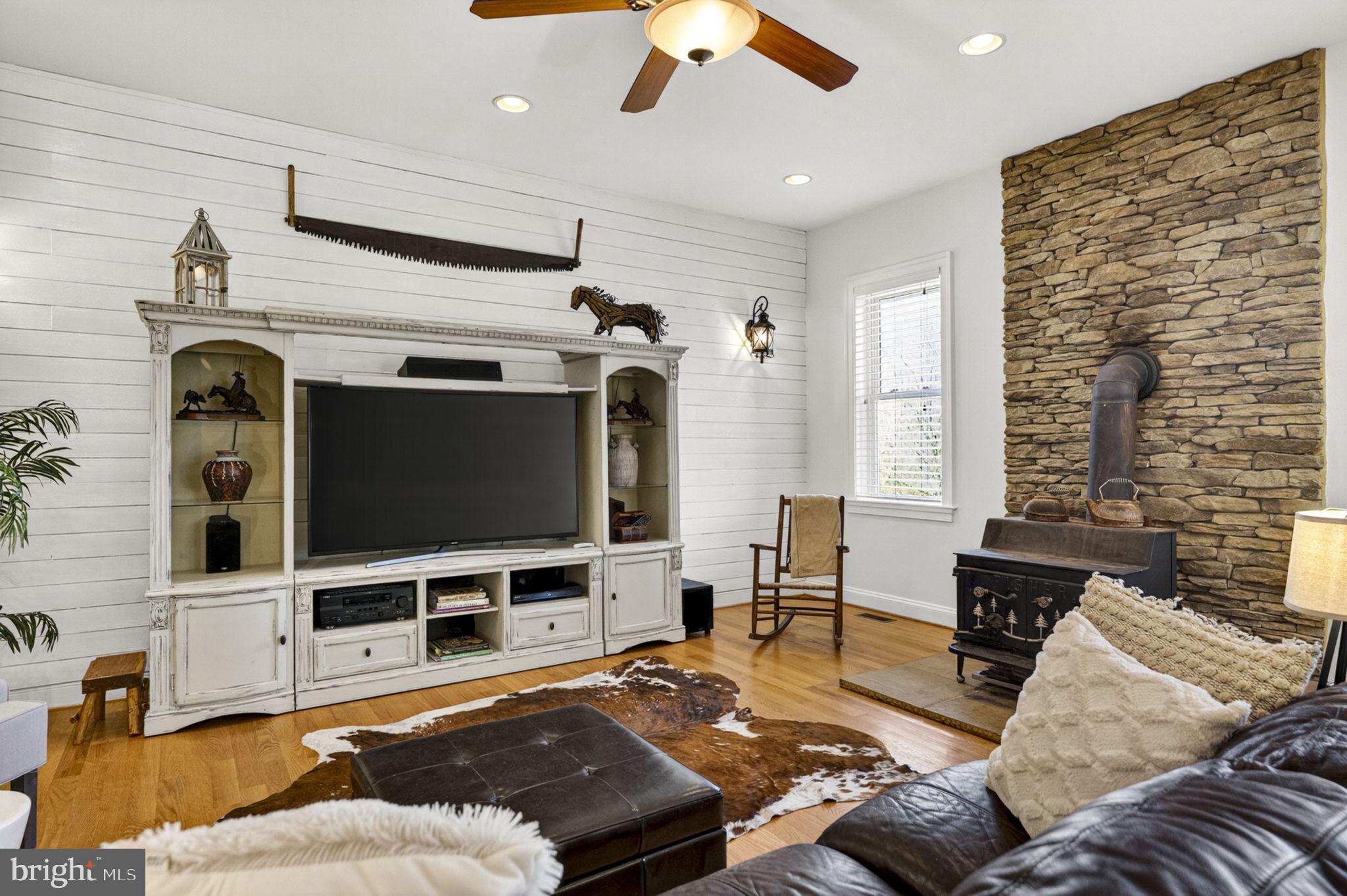 7312 OAK LANE