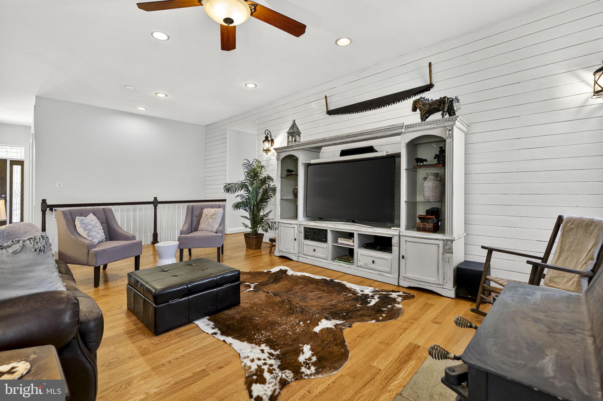 7312 OAK LANE