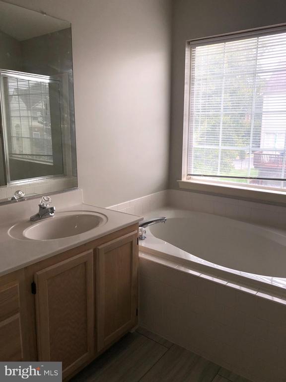 47679 COMER SQUARE
