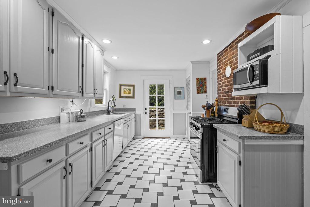 36944 CHARLES TOWN PIKE